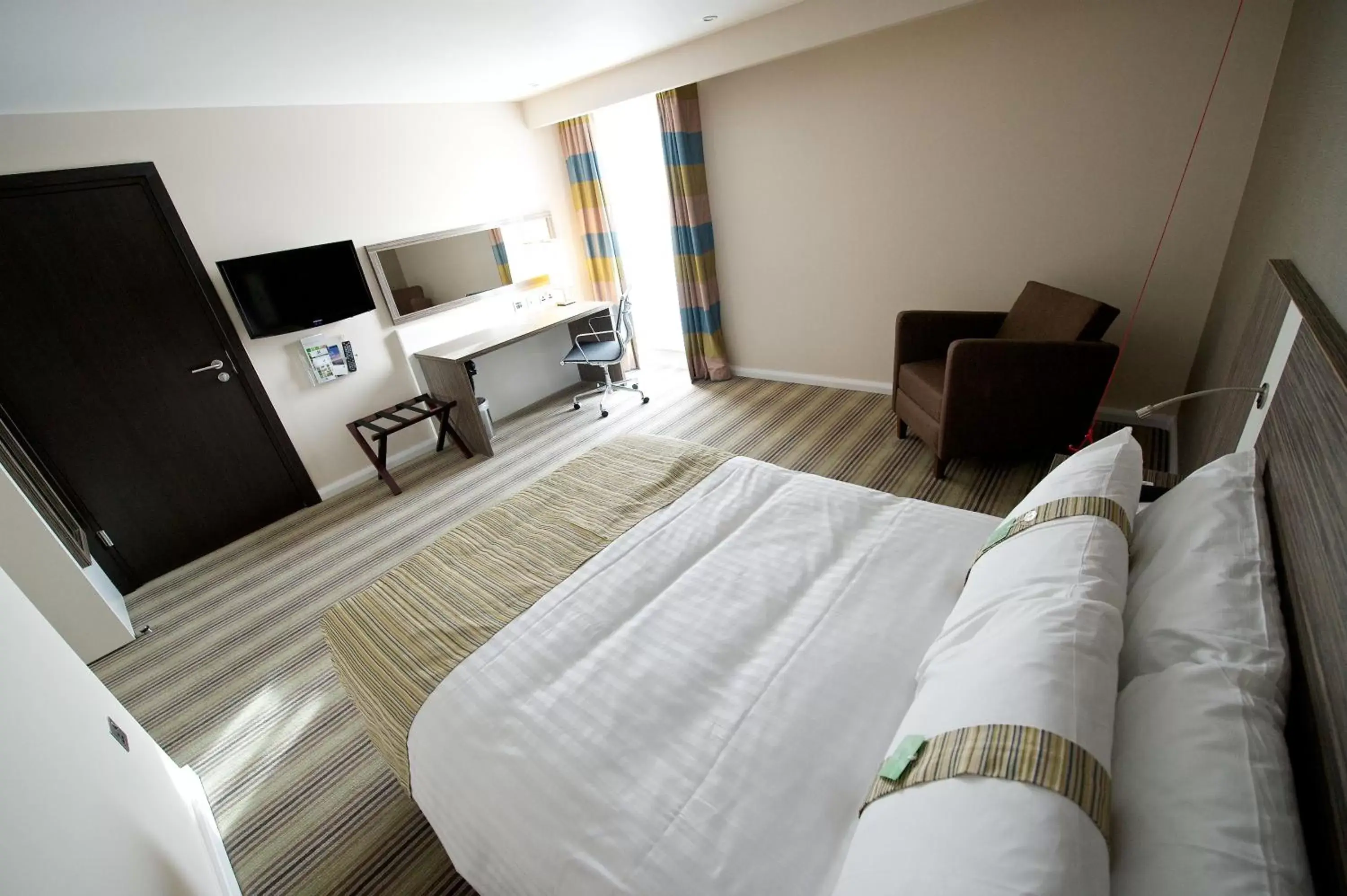 Photo of the whole room, Bed in Holiday Inn Southend, an IHG Hotel