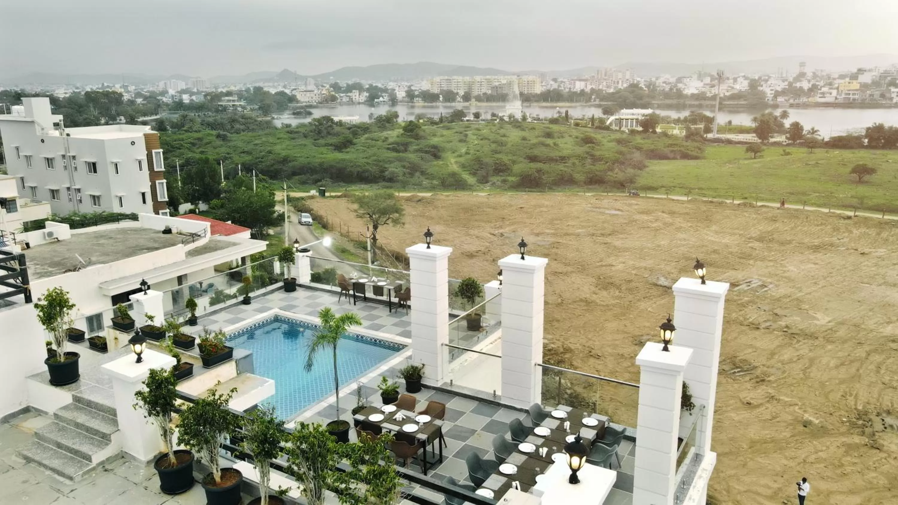 Restaurant/places to eat, Pool View in Revaas Lake View Boutique Hotel