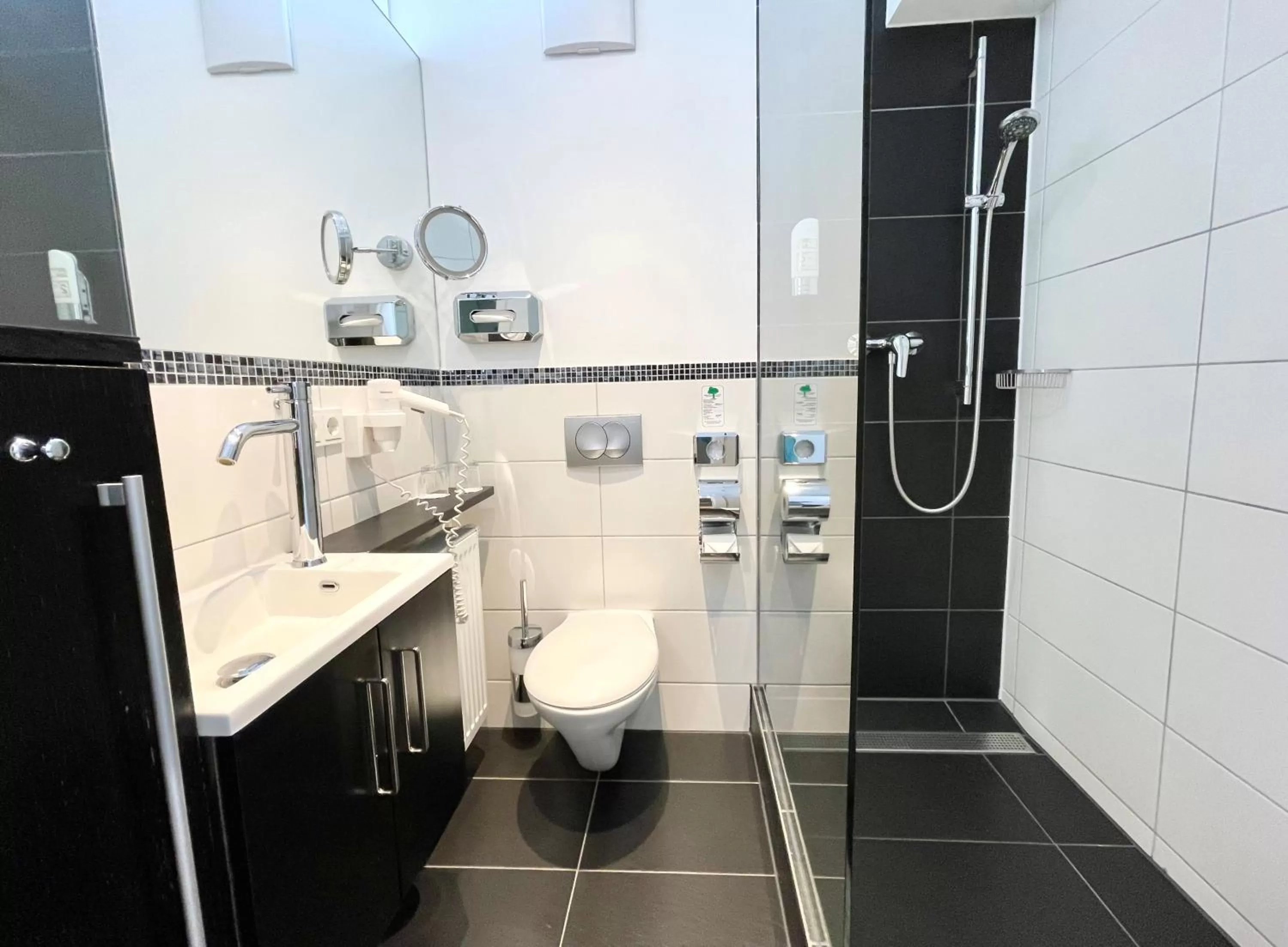 Bathroom in zeitwohnhaus SUITE-HOTEL & SERVICED APARTMENTS
