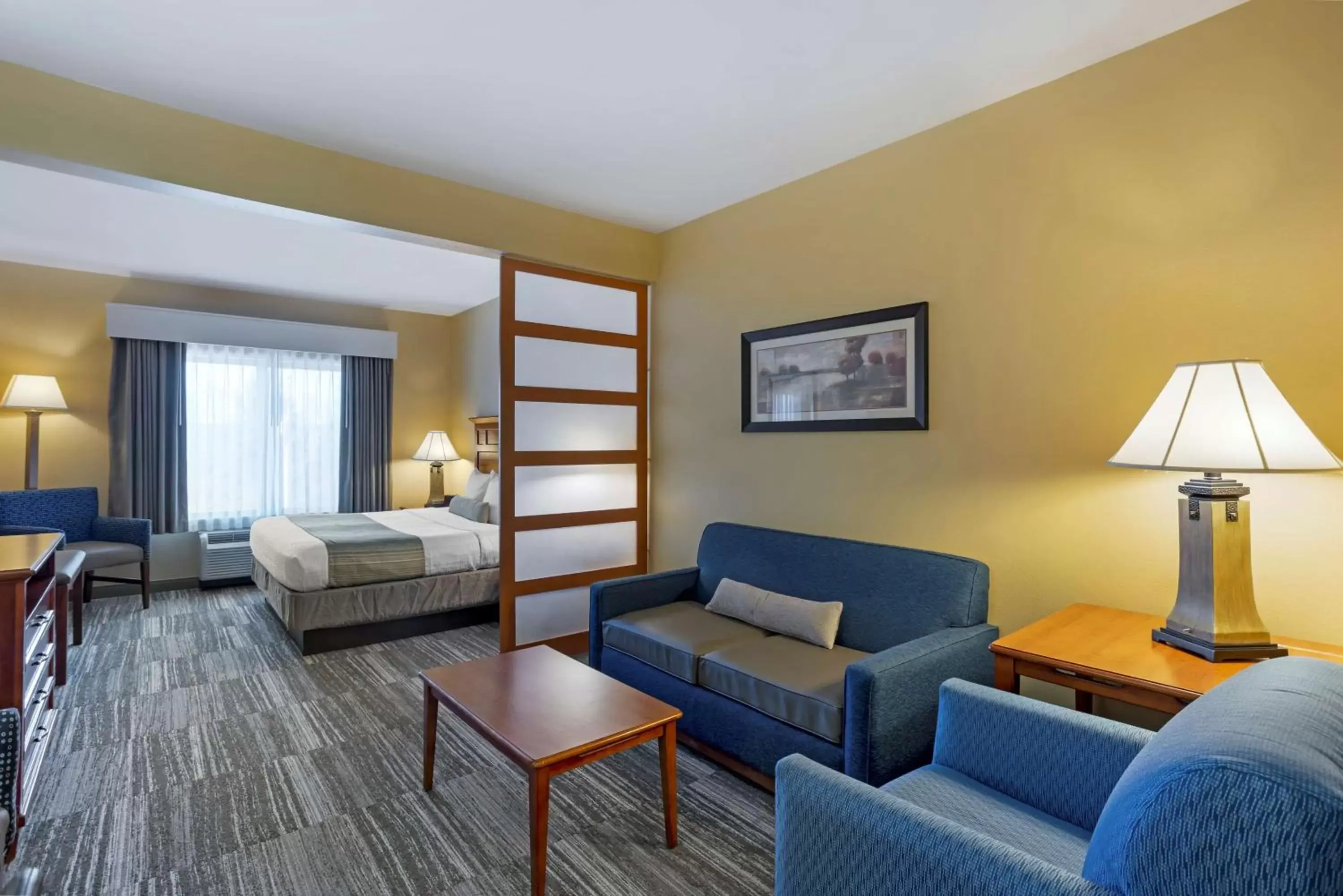Bedroom, Seating Area in Best Western PLUS University Park Inn & Suites