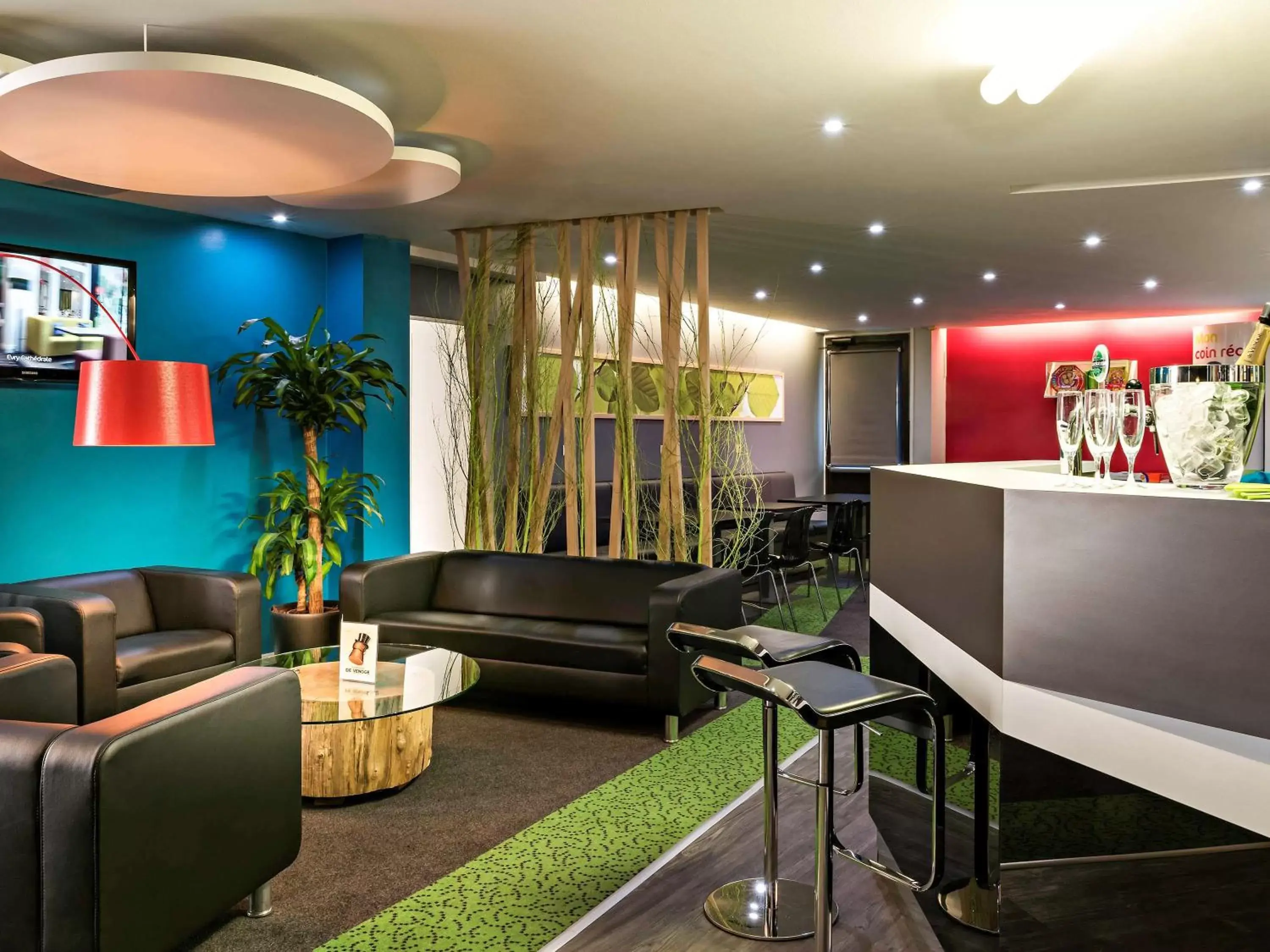 Lounge or bar, Lobby/Reception in ibis Styles Reims Centre