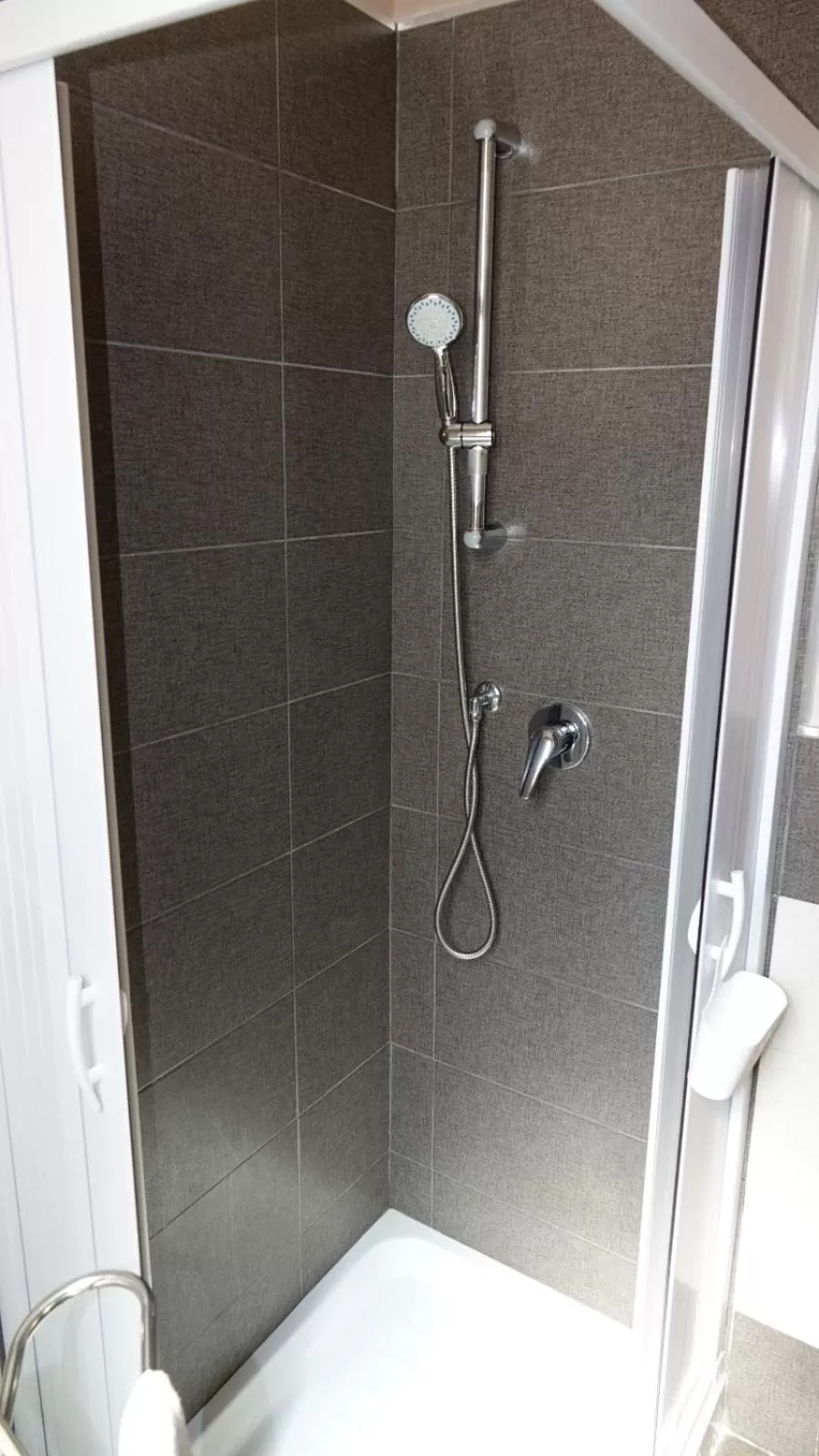 Shower in Cairoli Exclusive Rooms & Suite