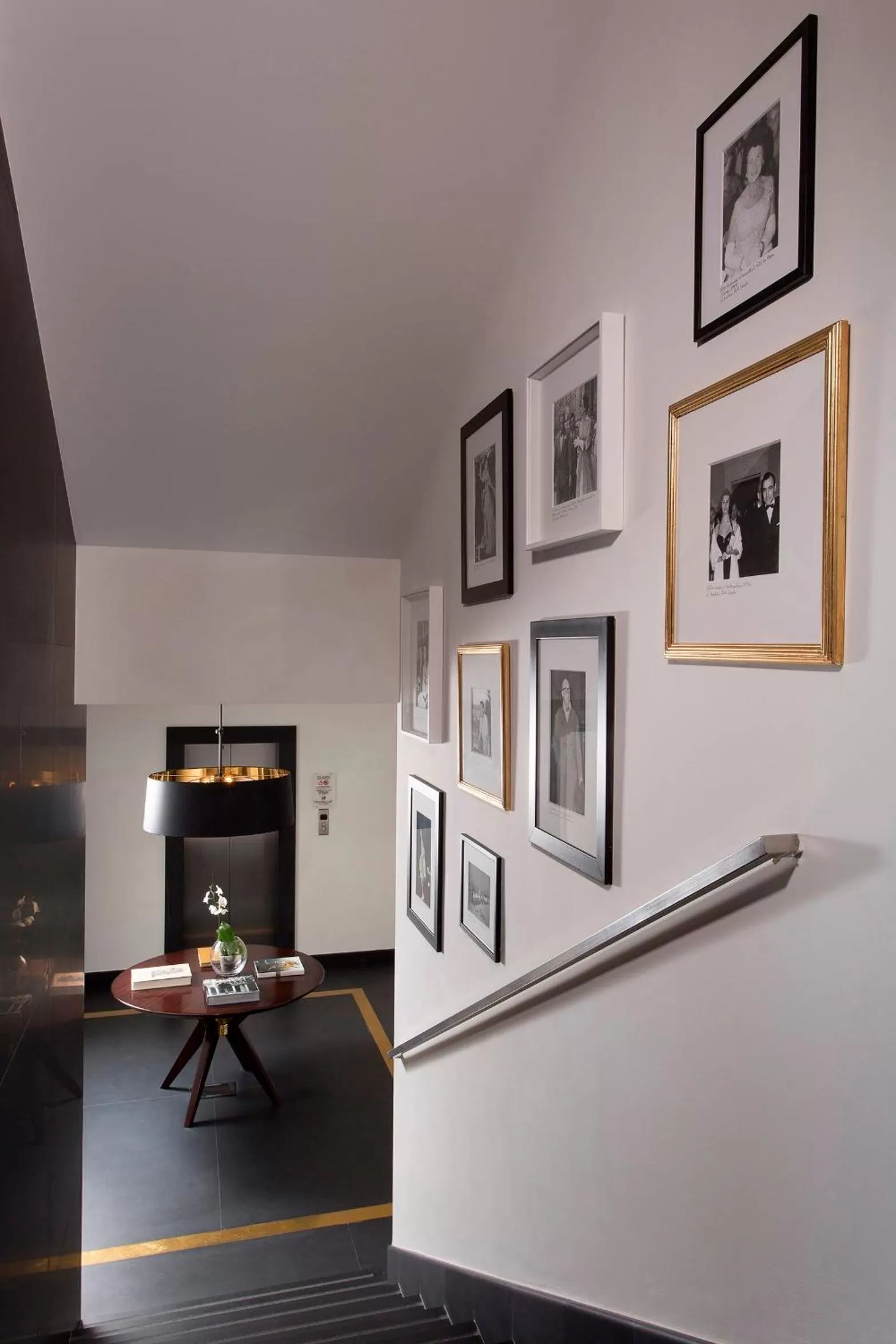 Decorative detail in Portrait Firenze - Lungarno Collection