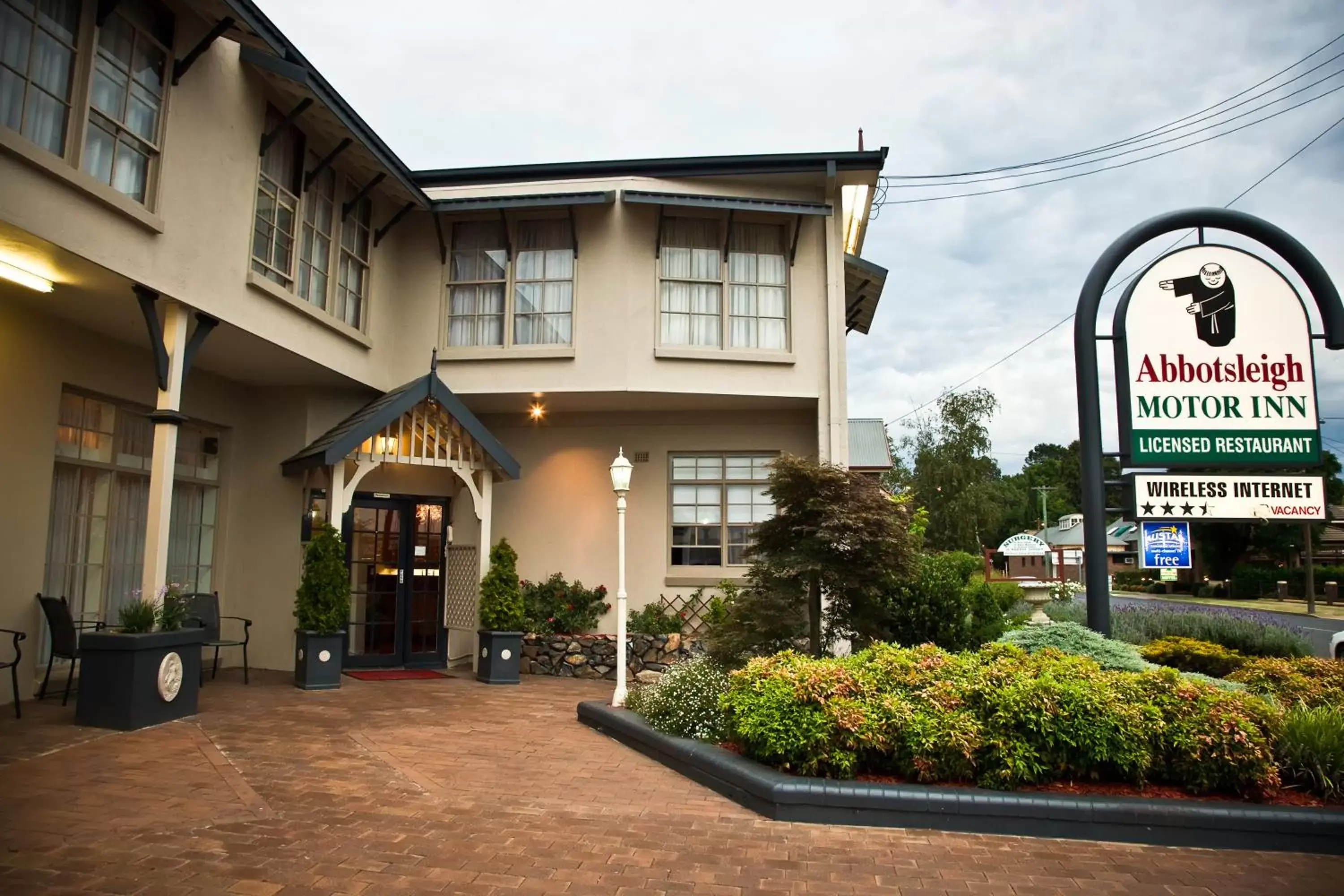 Facade/entrance, Property Building in Abbotsleigh Motor Inn