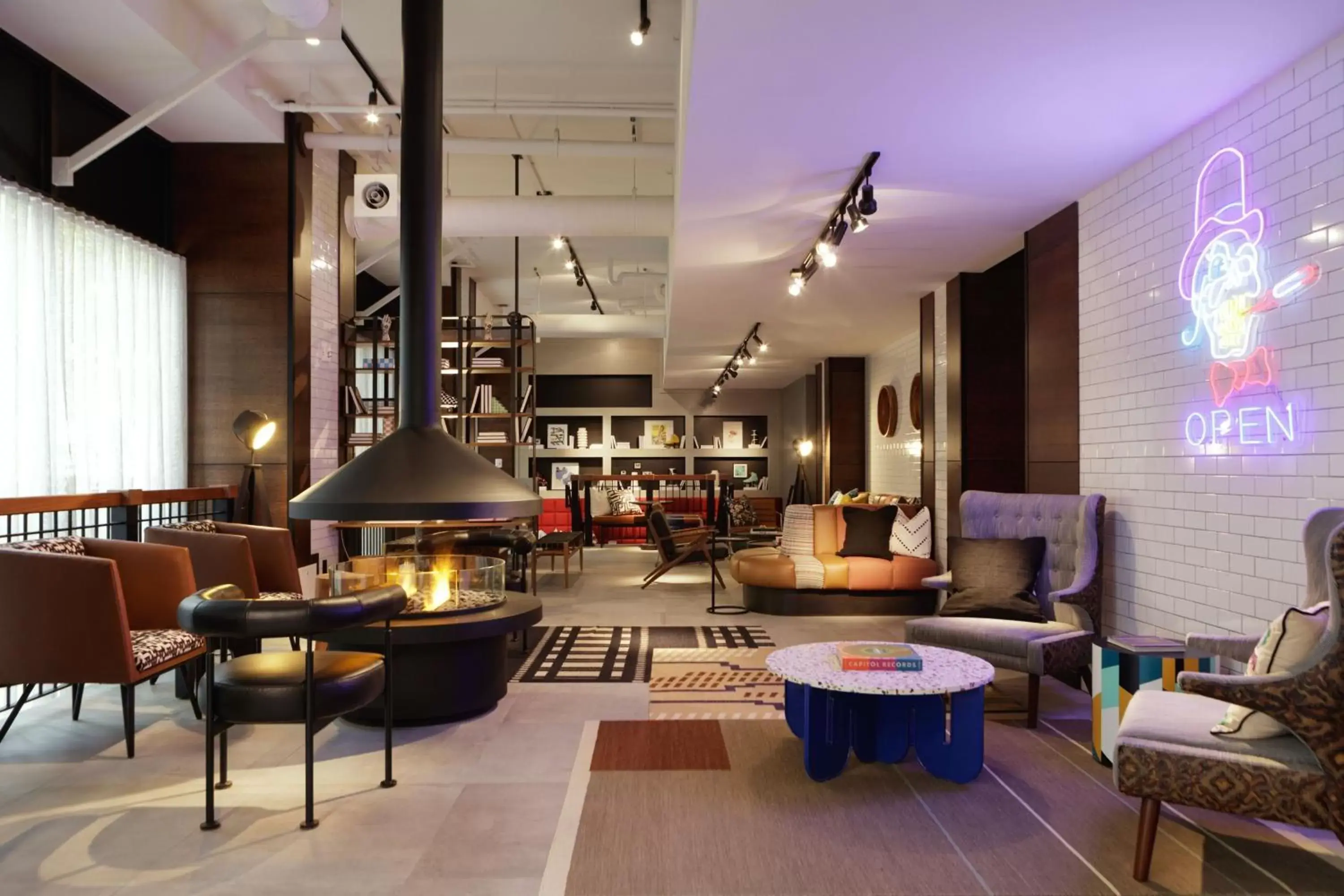 Lobby or reception, Lounge/Bar in Moxy Richmond Downtown