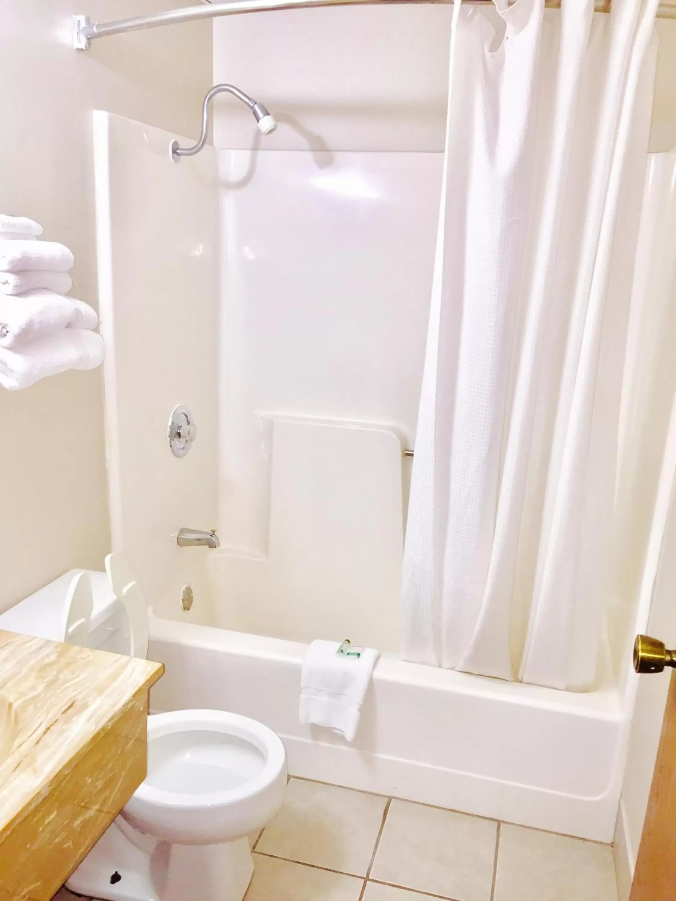 Queen Room with Two Queen Beds - Non-Smoking in Lyons Inn Queen Room with Two Queen Beds - Non-Smoking in Lyons Inn