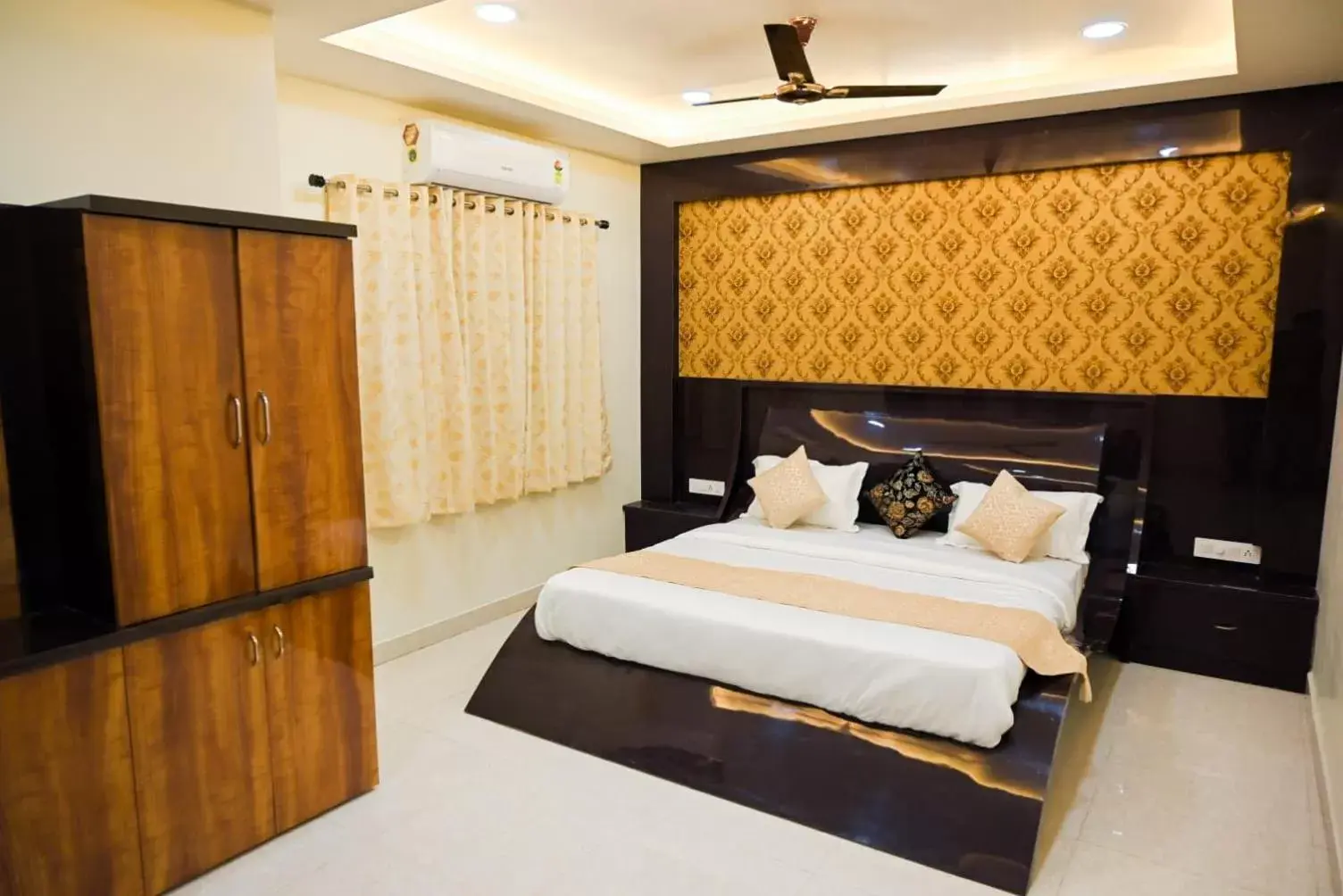 Family Room - single occupancy in Hotel Golden Bliss Family Room - single occupancy in Hotel Golden Bliss