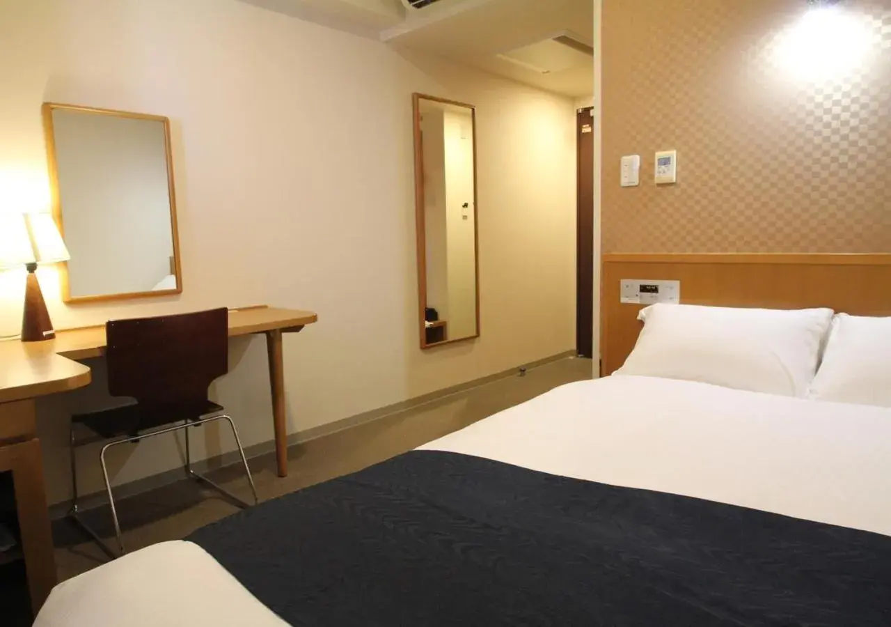 Photo of the whole room, Bed in Apa Hotel Kagoshima-Chuo-Ekimae