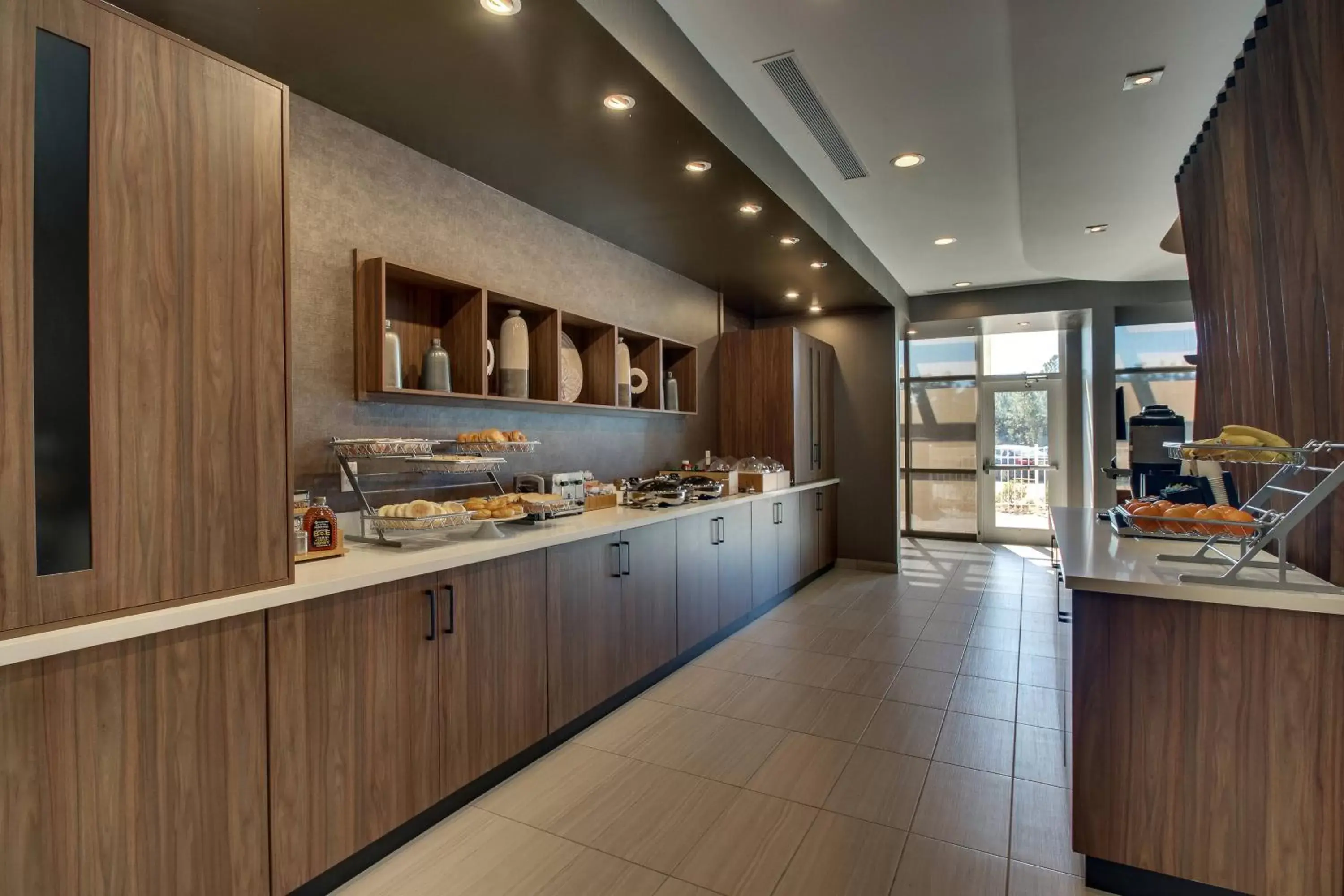 Breakfast, Kitchen/Kitchenette in SpringHill Suites by Marriott Gulfport I-10
