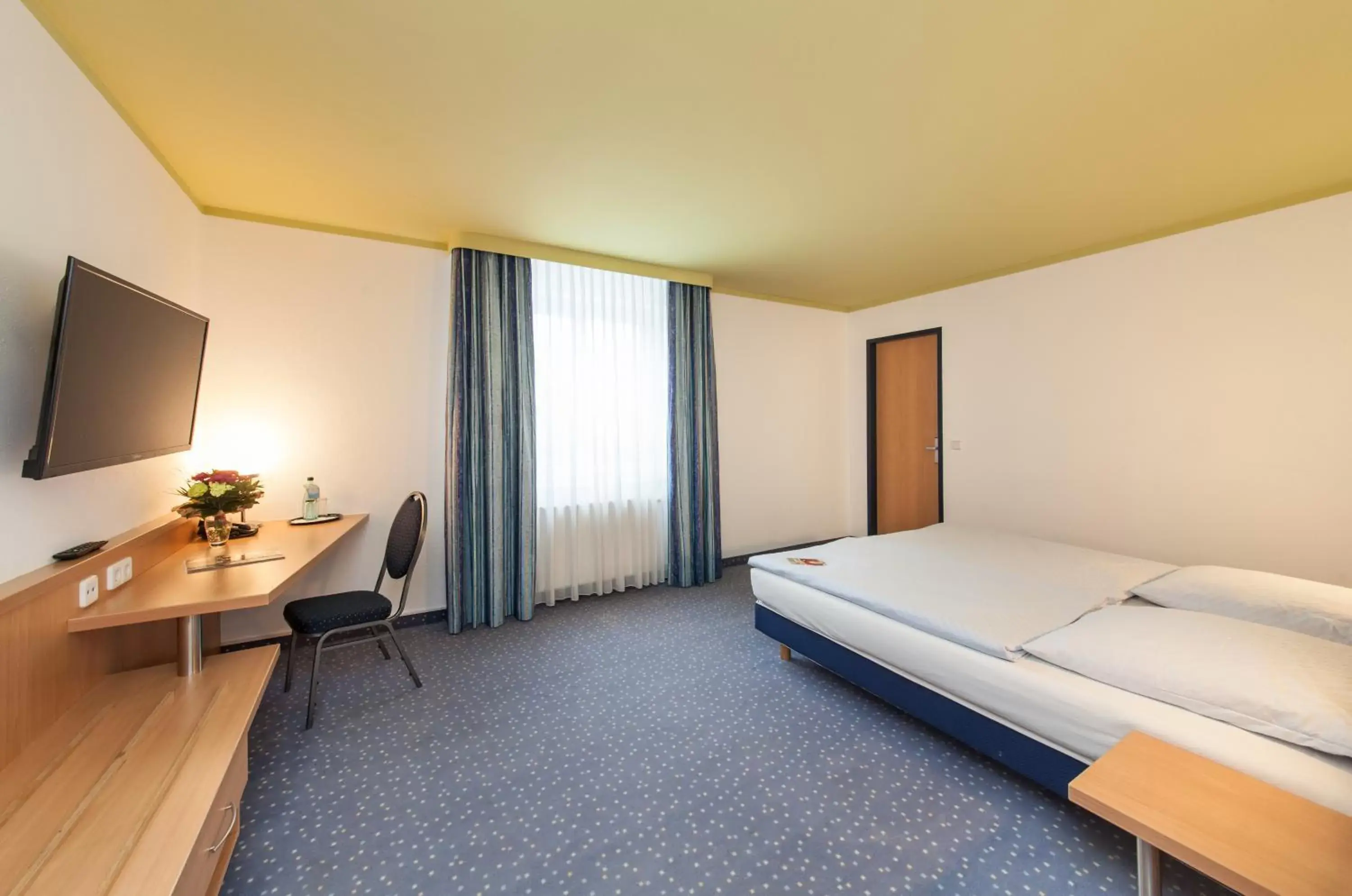 Photo of the whole room, Bed in Novum Hotel Seegraben Cottbus