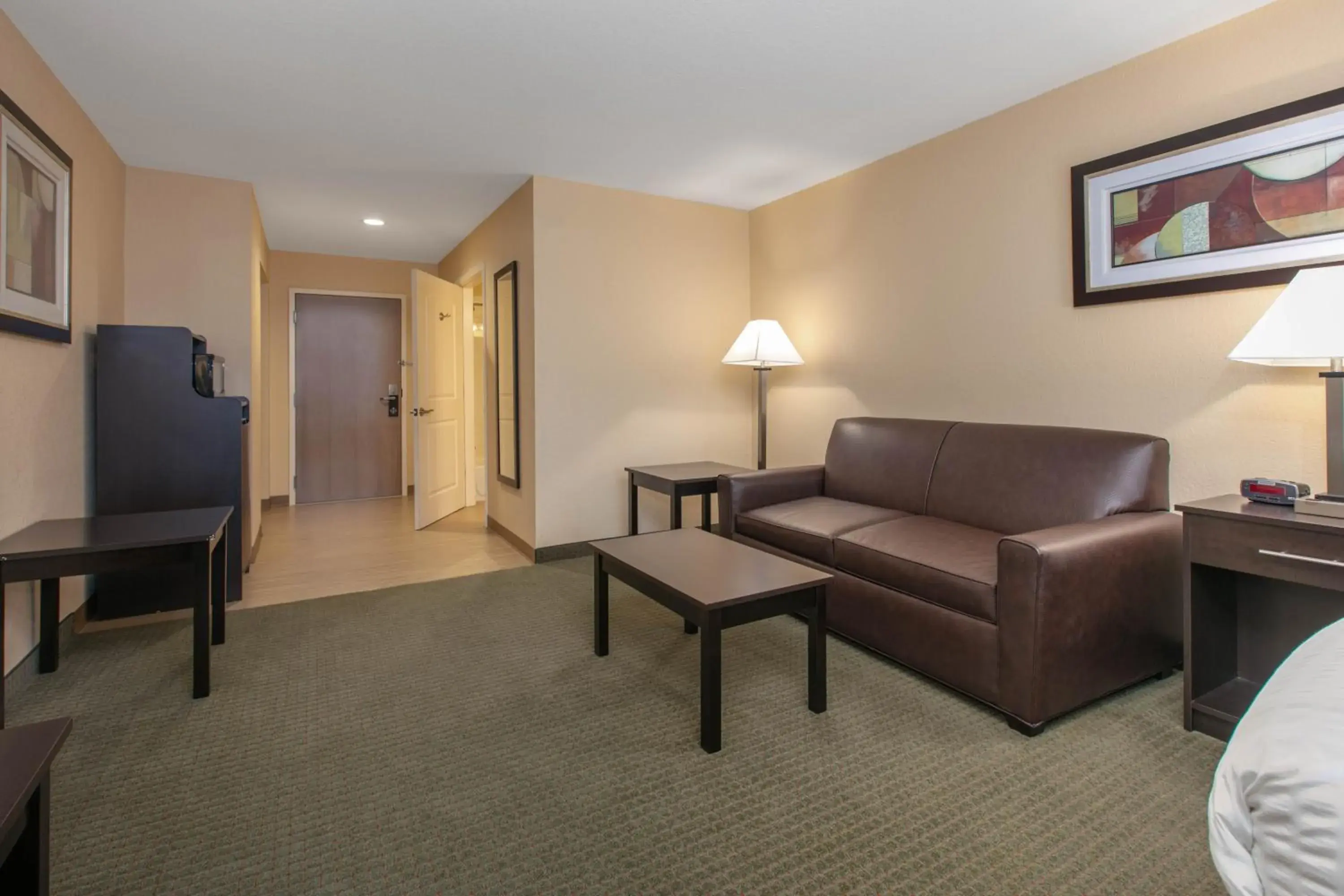 Seating Area in Days Inn & Suites by Wyndham Florence/Jackson Area