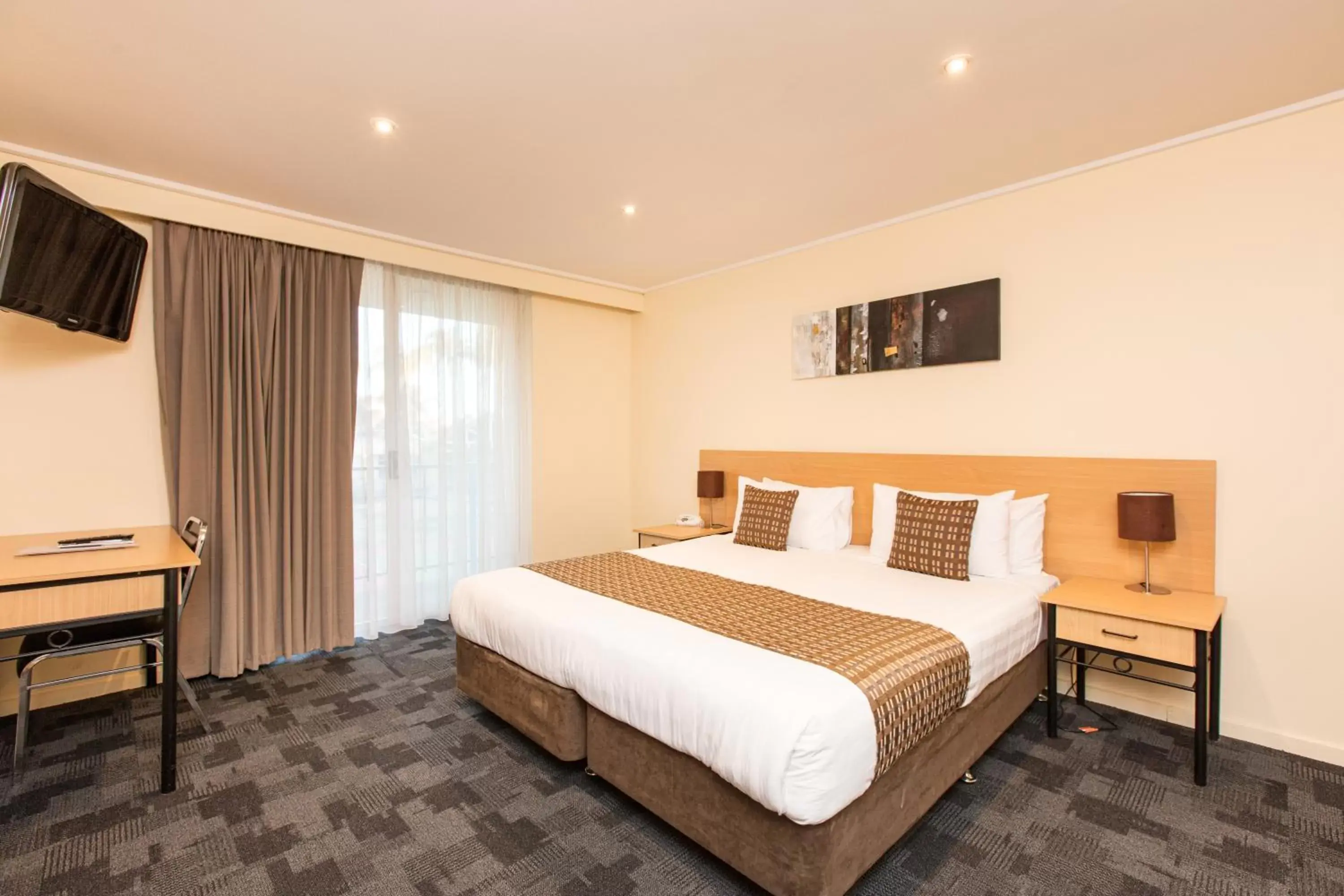 Bedroom, Bed in Mildura Inlander Resort