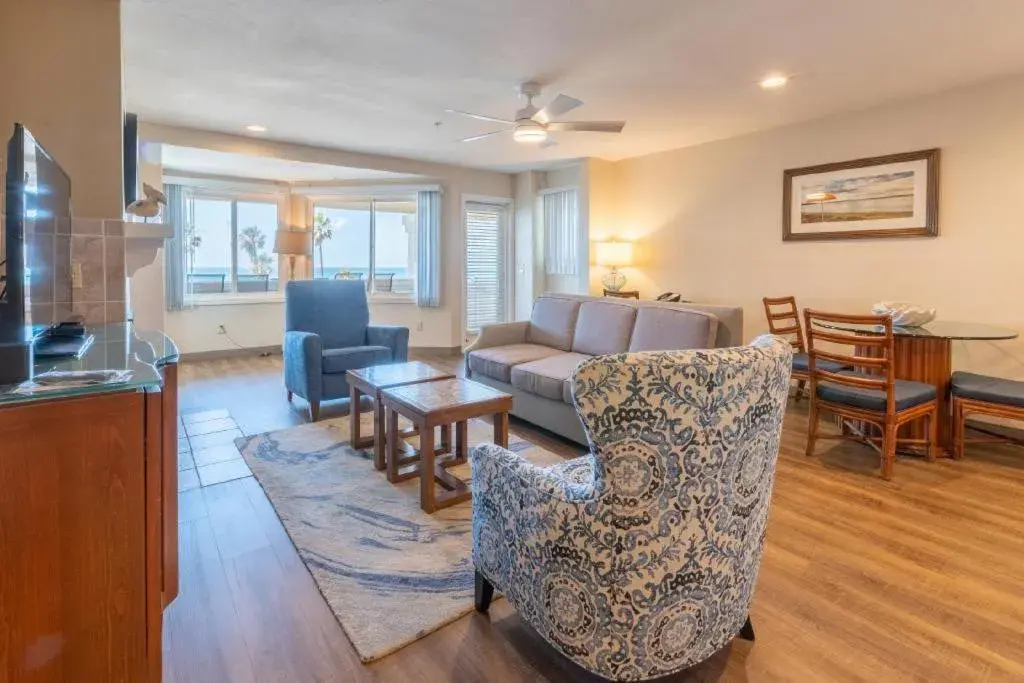 Seating Area in San Clemente Cove Resort