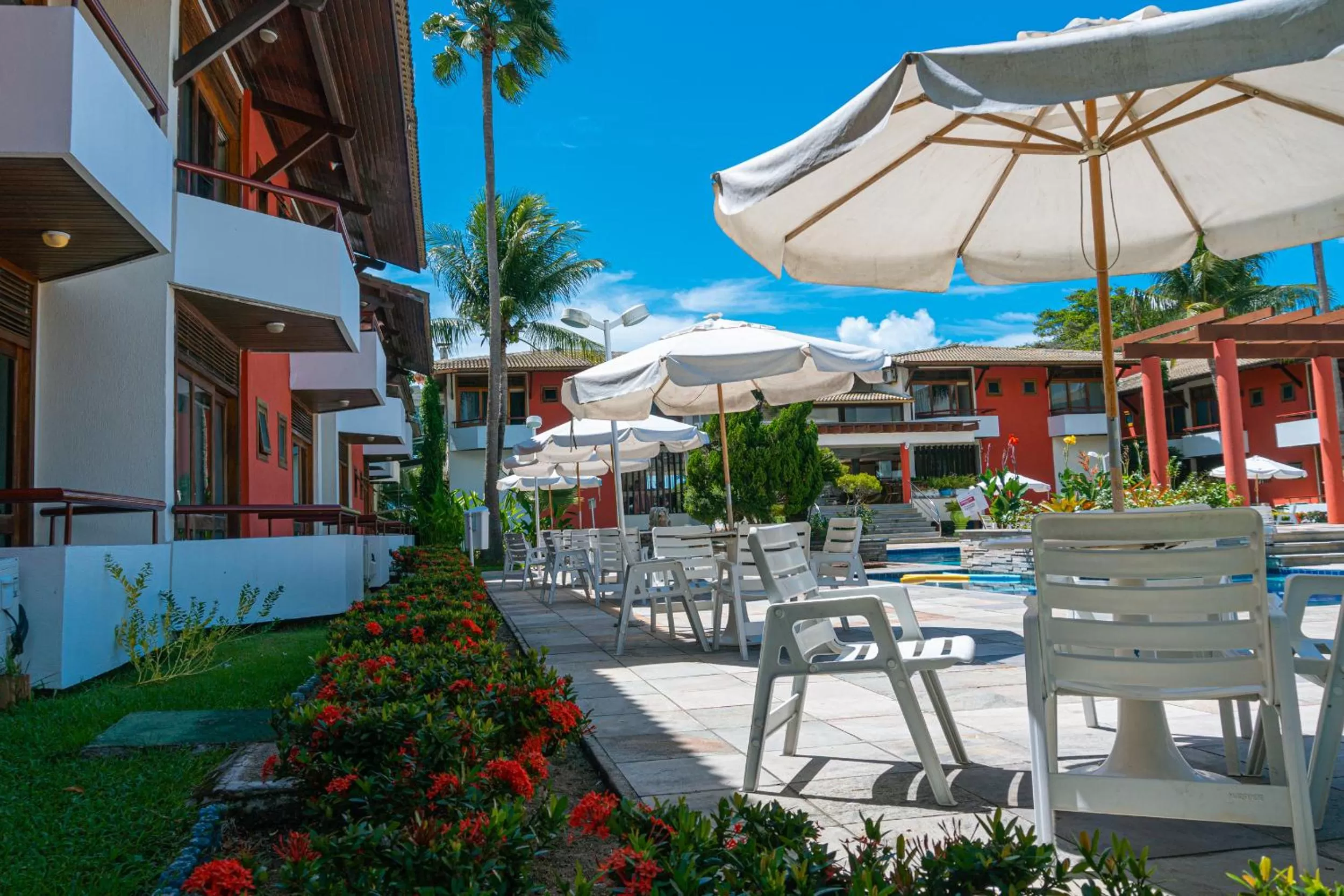 Swimming pool in Porto das Naus Praia Hotel