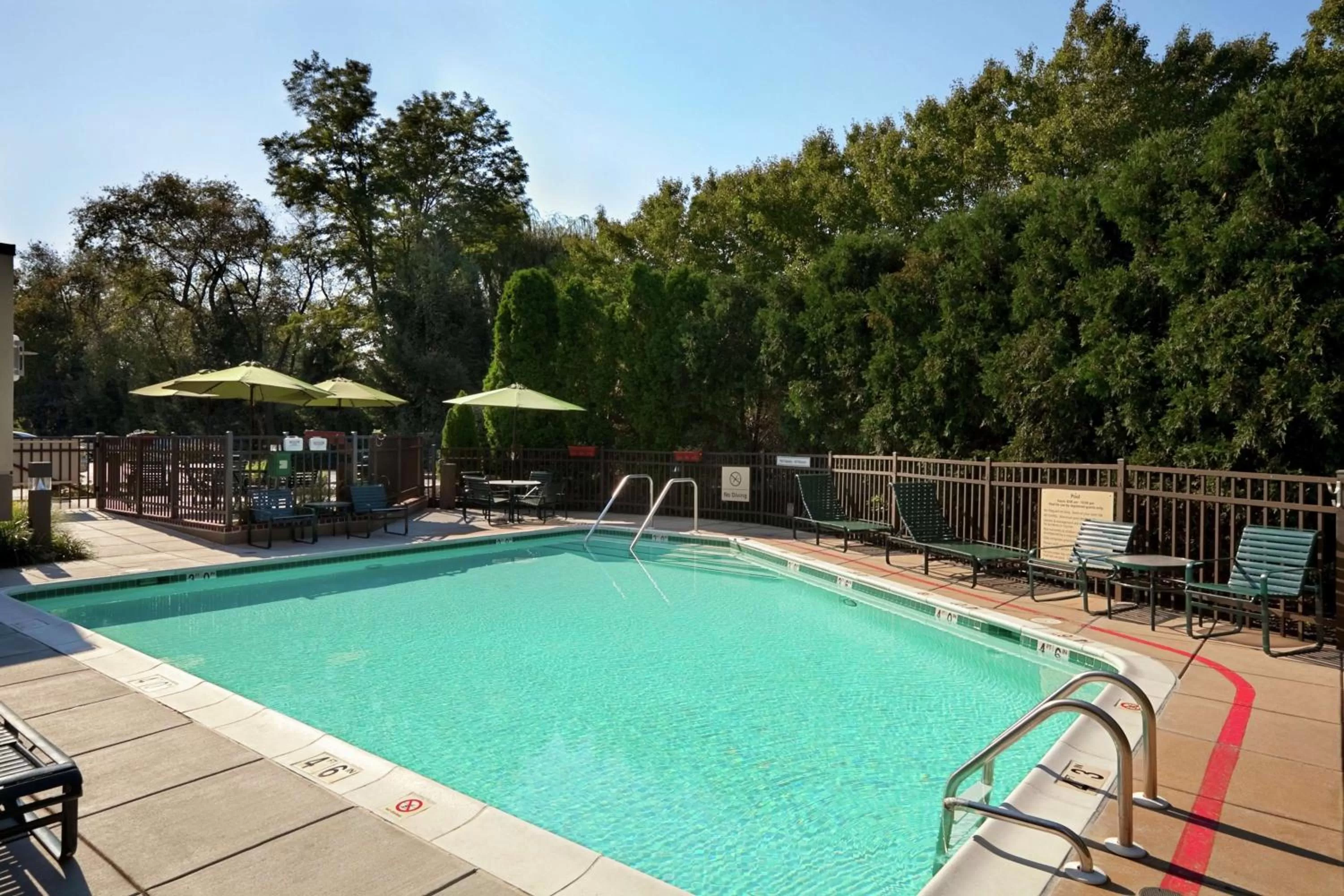 Pool view in Hampton Inn - York
