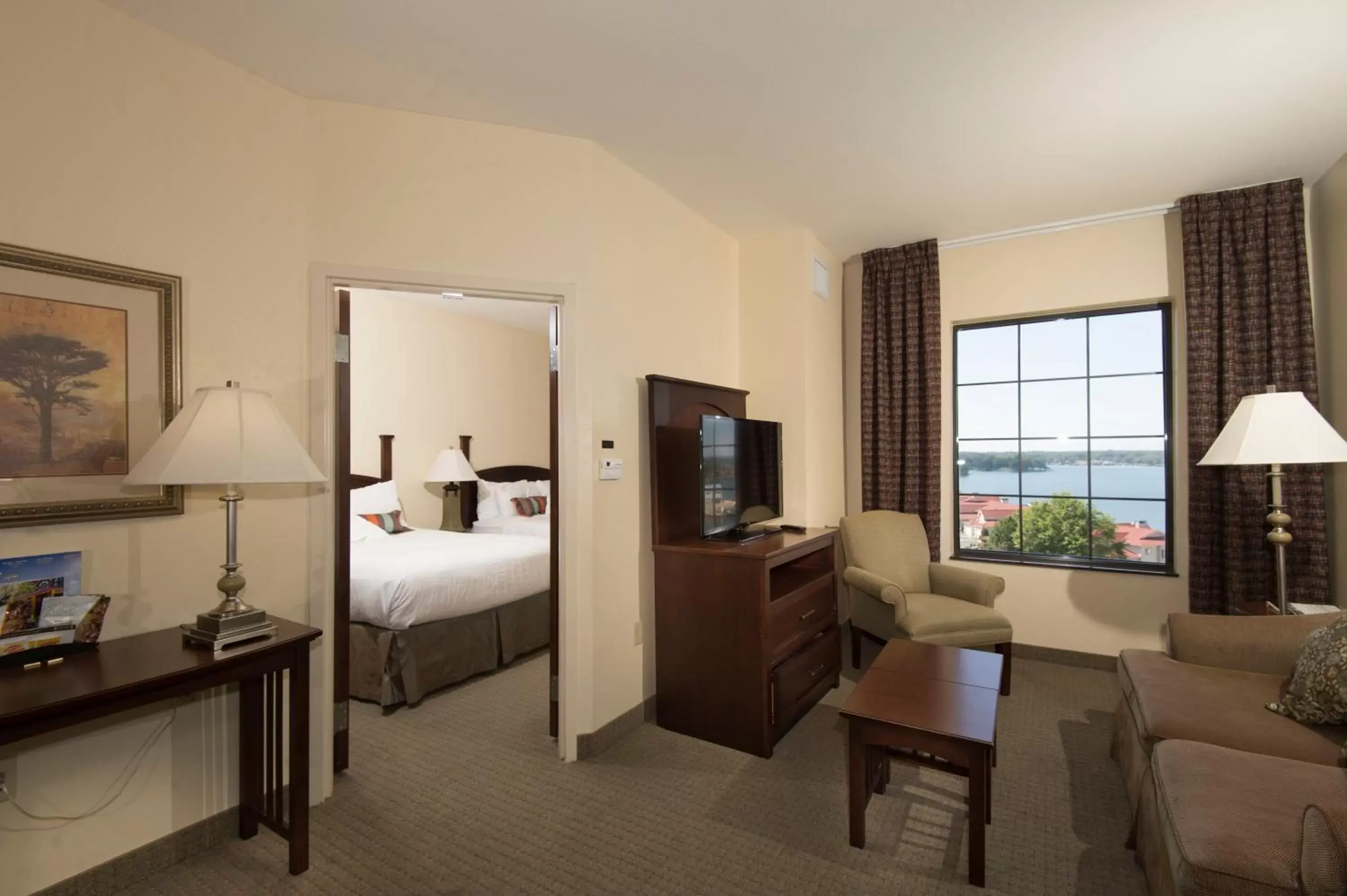 Photo of the whole room, Seating Area in Staybridge Suites Hot Springs, an IHG Hotel