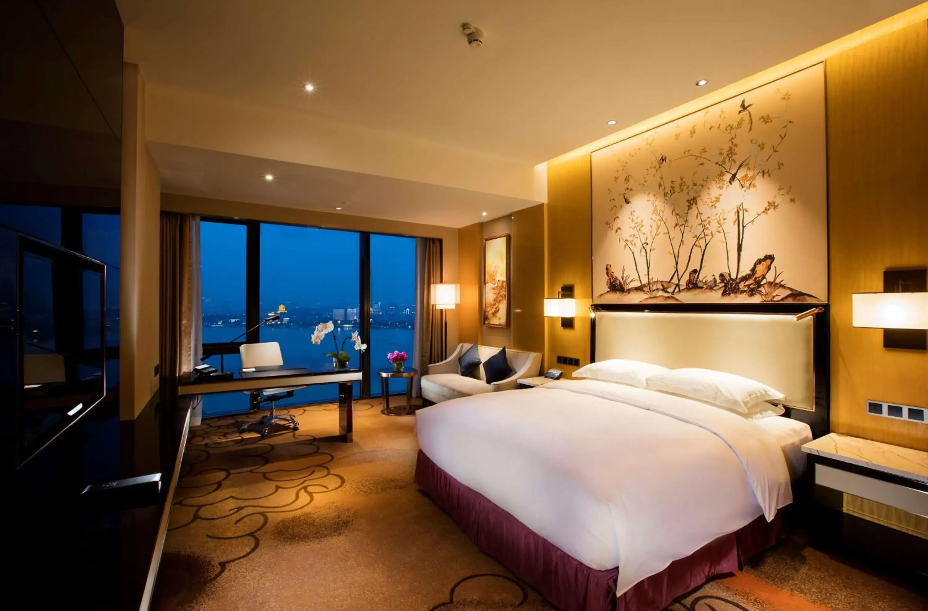 Bedroom in Hilton Wuhan Riverside