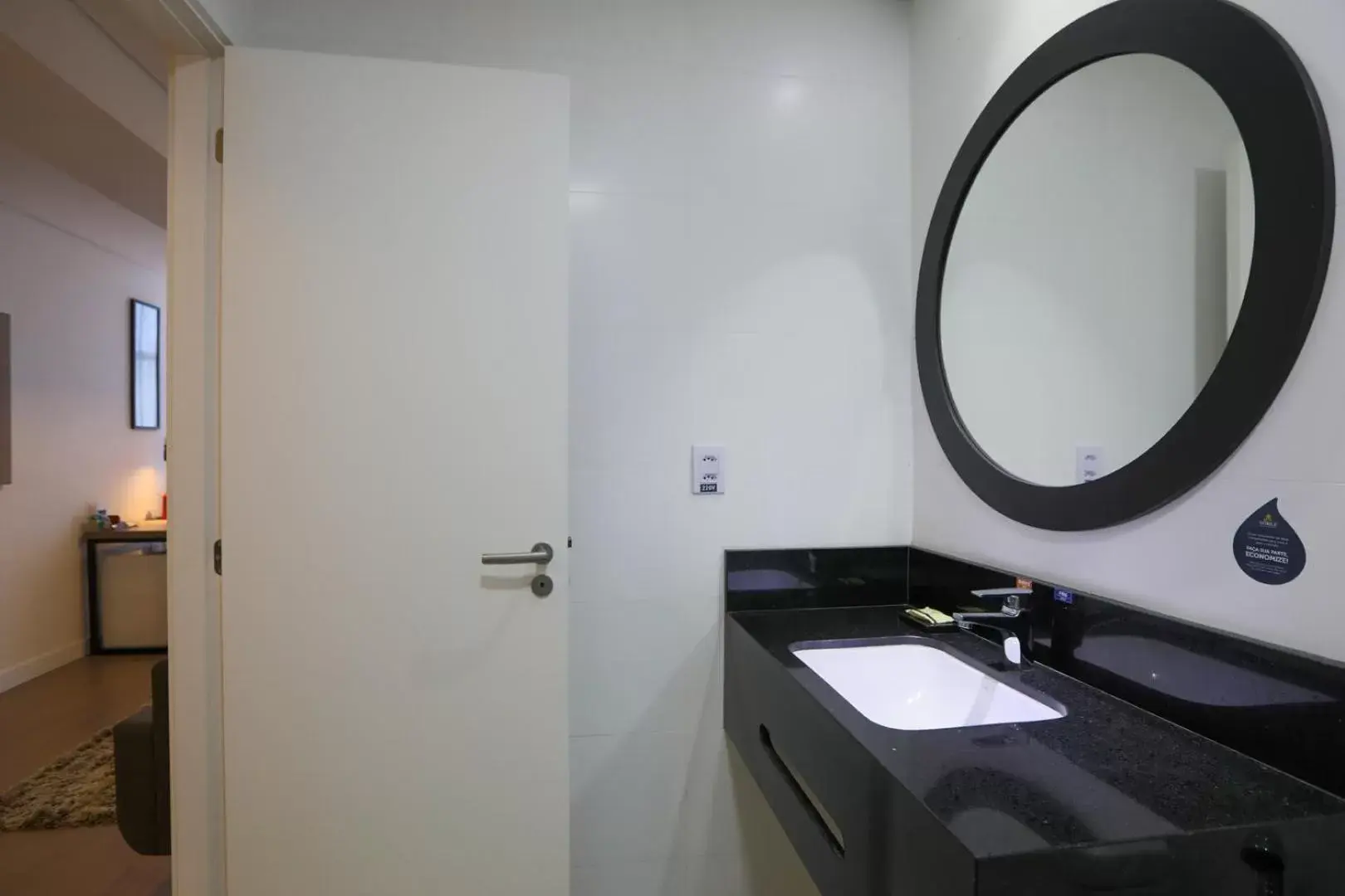 Bathroom, Kitchen/Kitchenette in Transamerica Executive Maringá