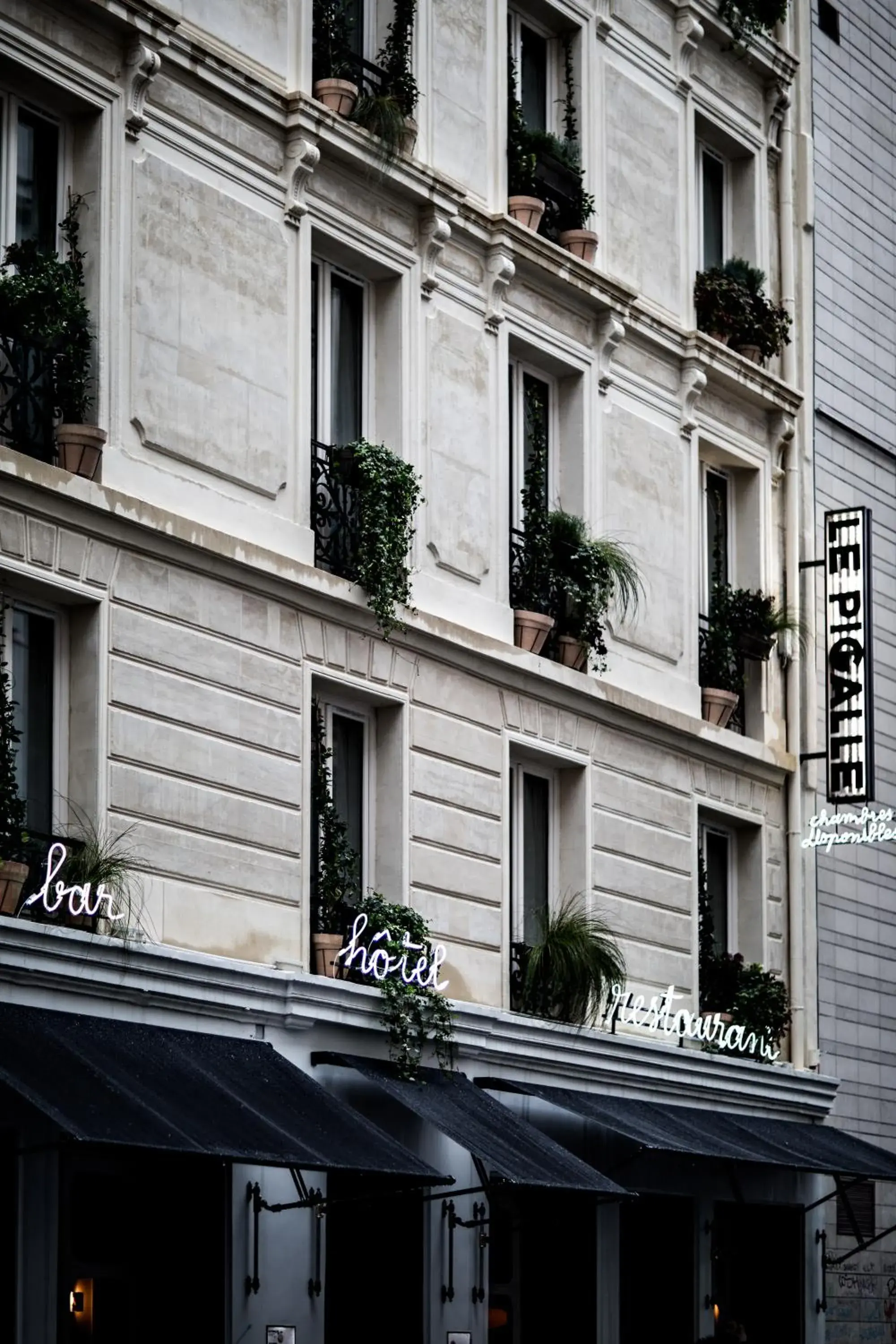 Property Building in Le Pigalle Hotel