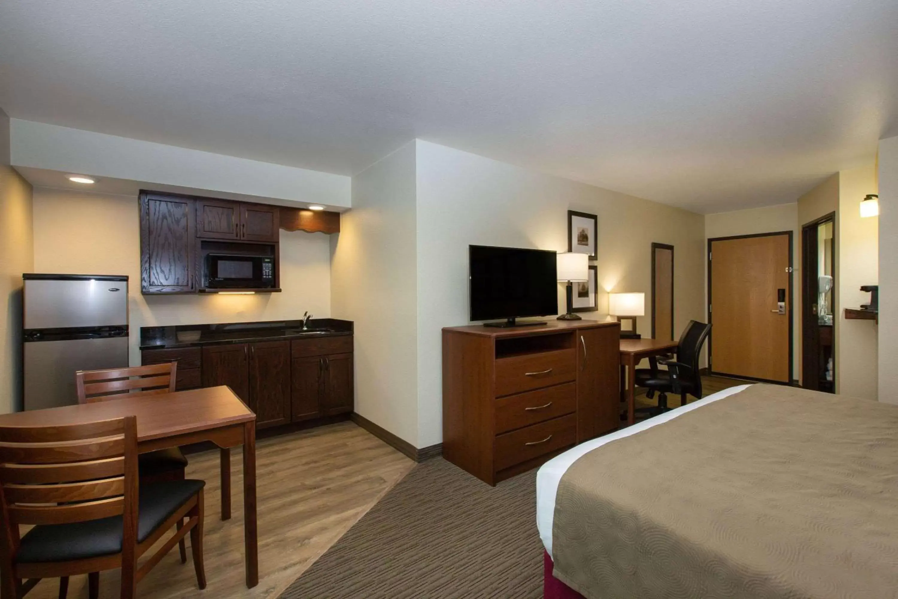 Photo of the whole room, TV/Entertainment Center in AmericInn by Wyndham Merrill