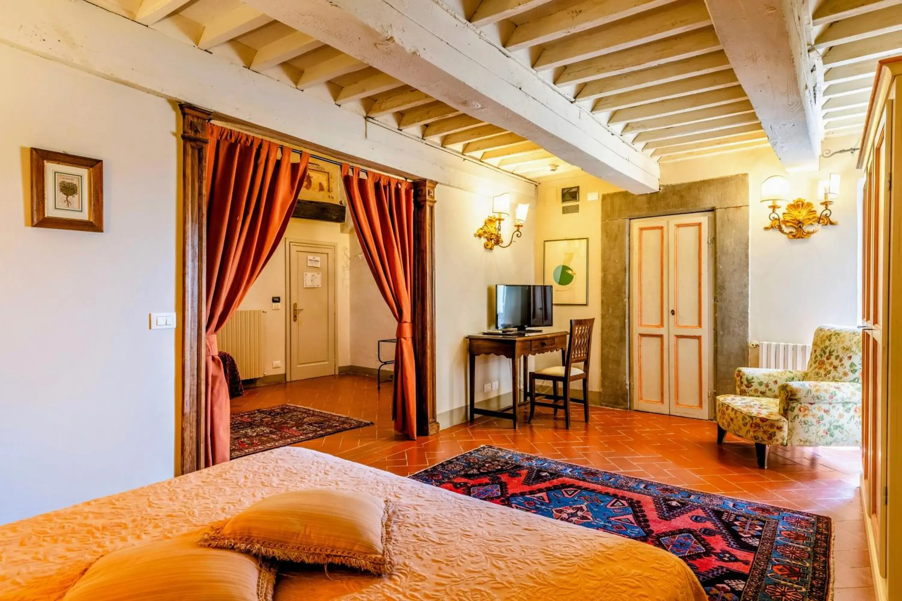 Bedroom, TV/Entertainment Center in Hotel San Michele