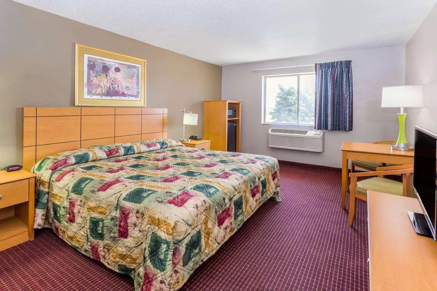 Photo of the whole room, Bed in Super 8 by Wyndham Joliet I-55 N/Chicago