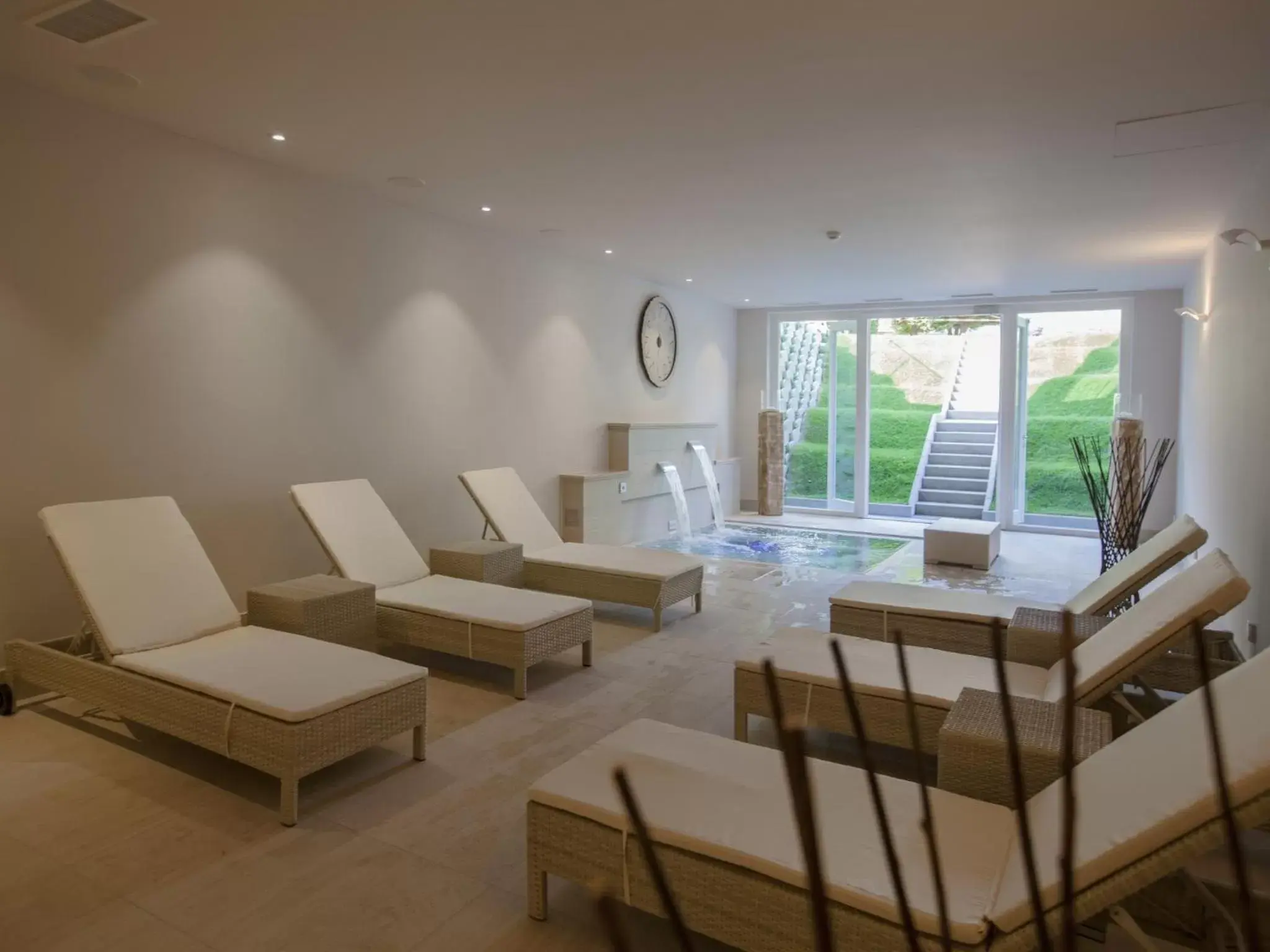 Hot Spring Bath, Seating Area in Parkhotel Delta, Wellbeing Resort