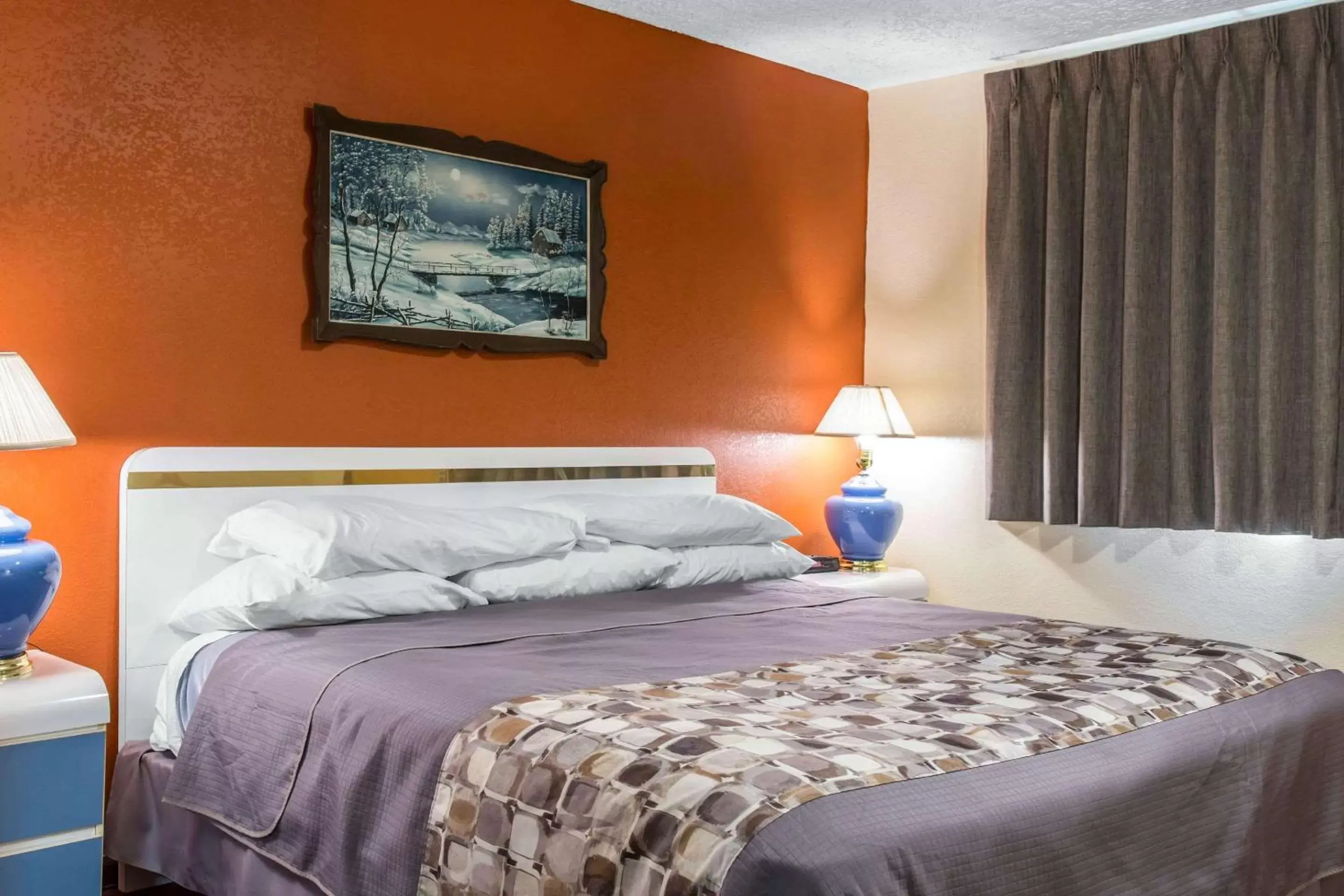 Photo of the whole room, Bed in Rodeway Inn & Suites Branford - Guilford