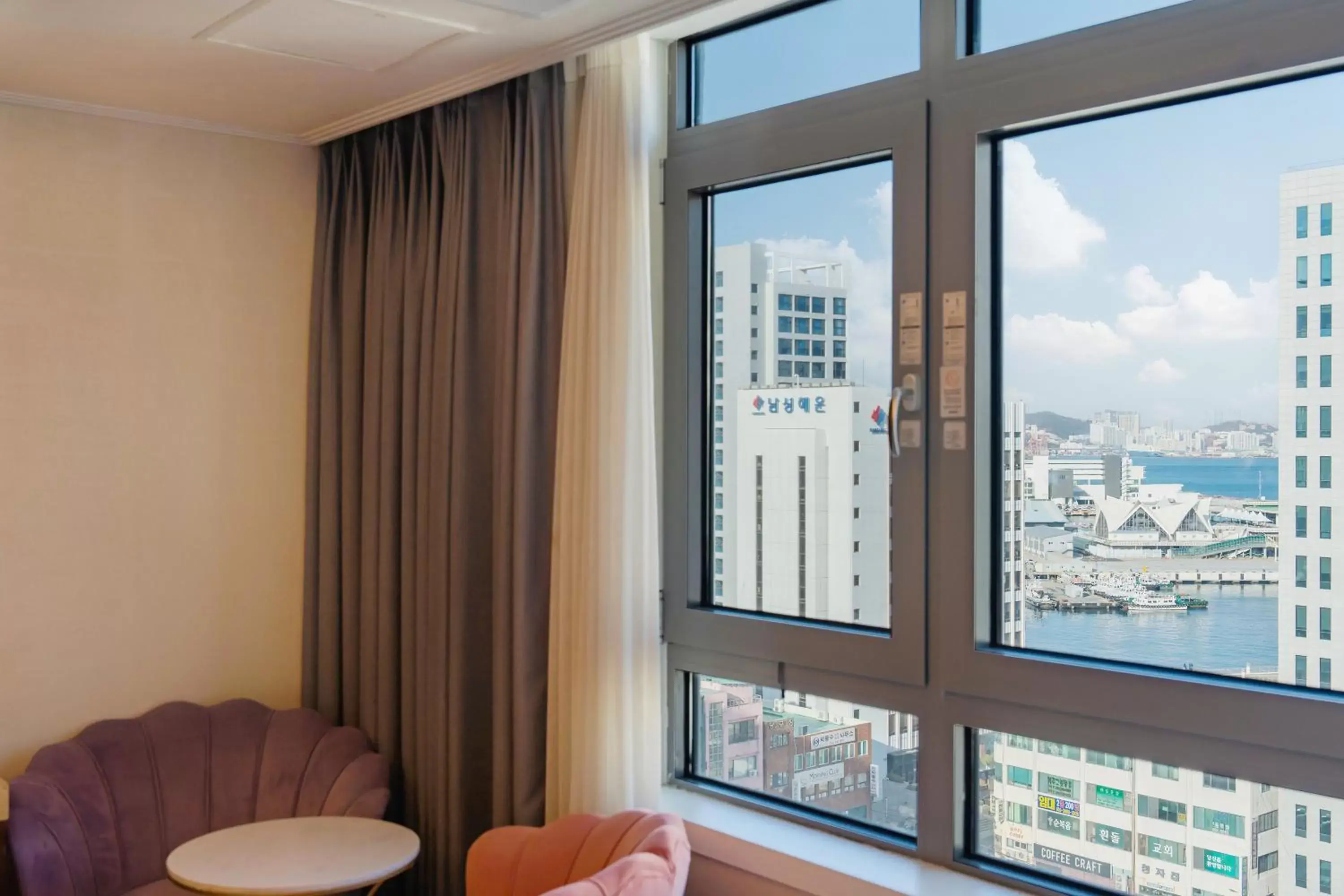 Sea view in Central Park Hotel Busan Sea view in Central Park Hotel Busan