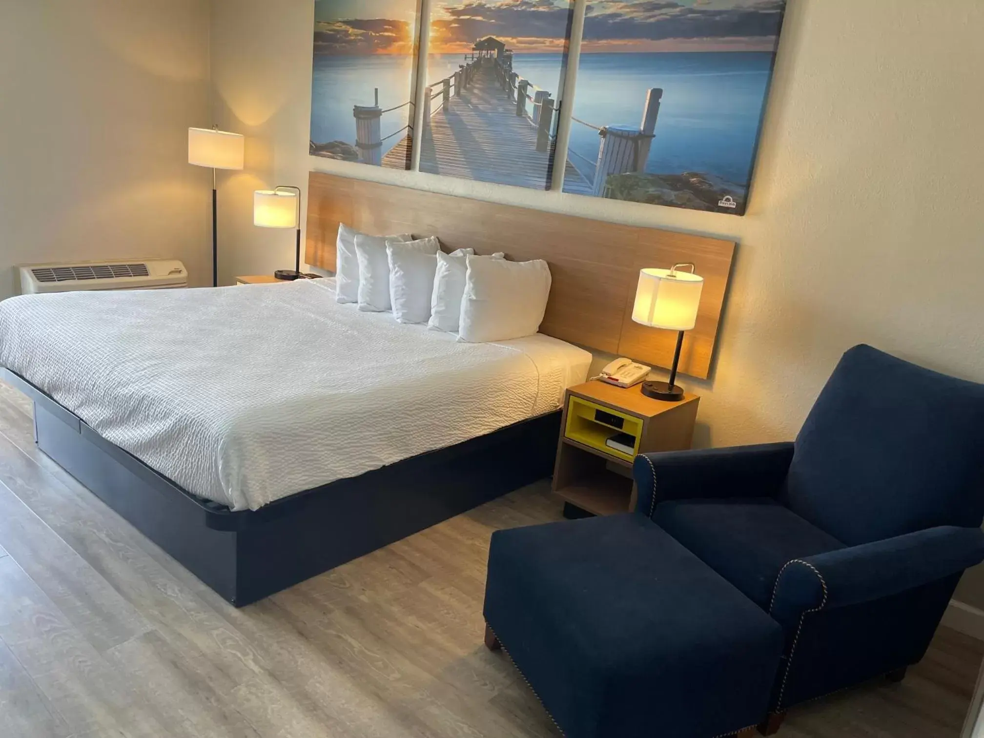 Bed in Days Inn by Wyndham Fayetteville-South/I-95 Exit 49 Bed in Days Inn by Wyndham Fayetteville-South/I-95 Exit 49