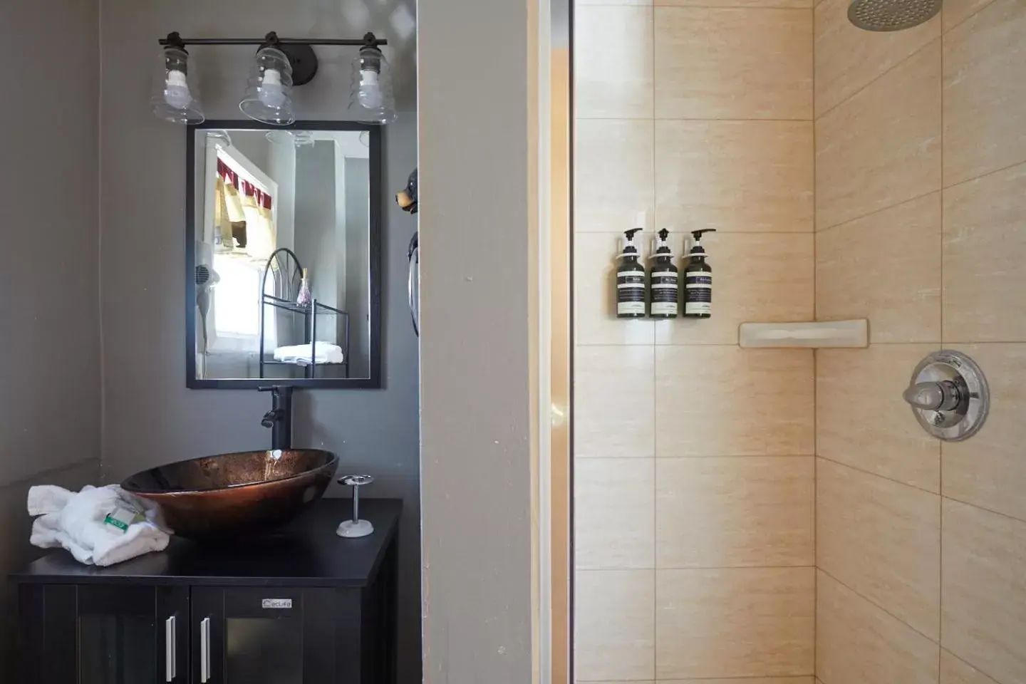 Bathroom in Lakewood Cabins