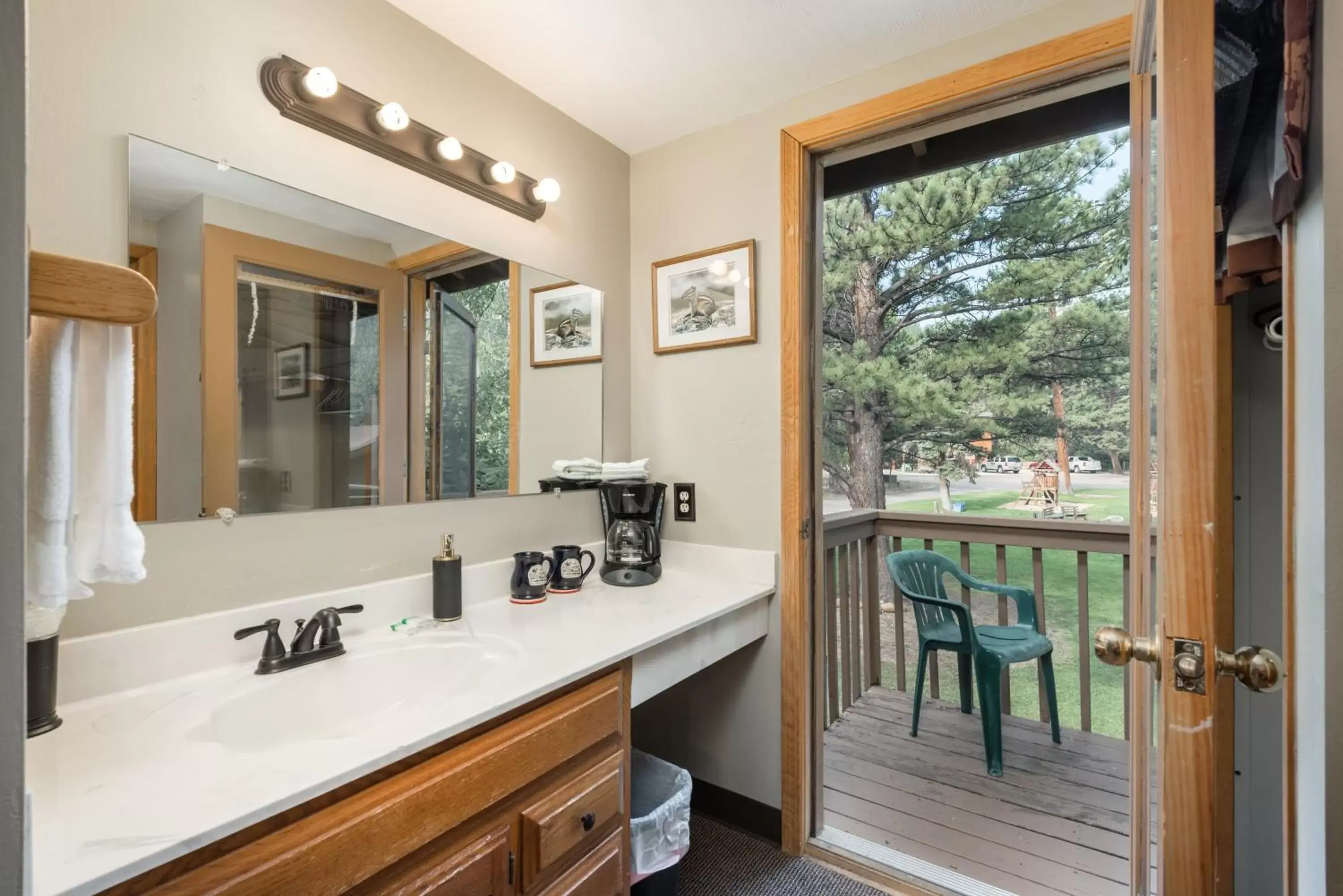 Bathroom in 4 Seasons Inn on Fall River