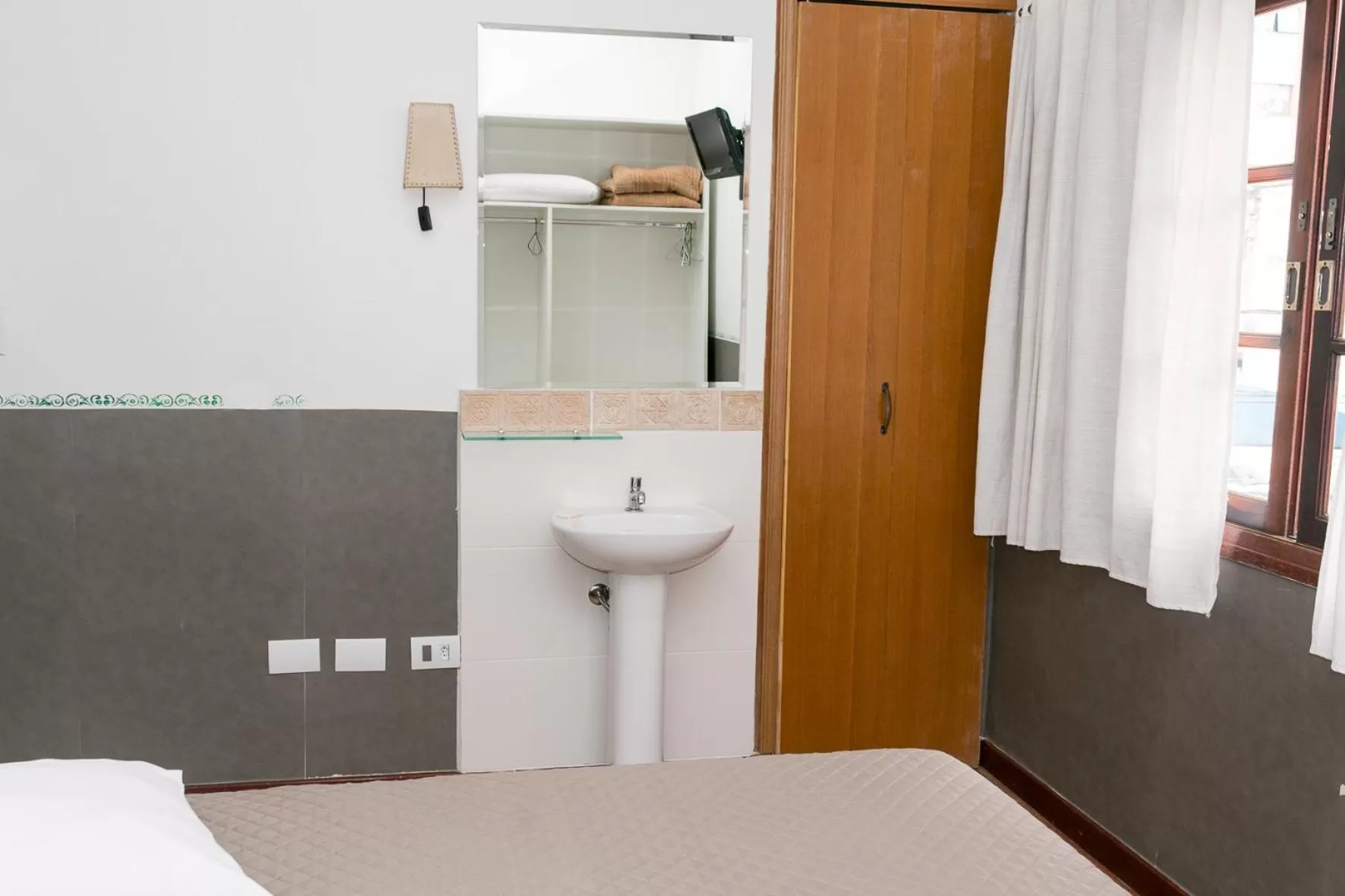 Bedroom, Bed in Hotel Residenza - 400m do inicio da Av Paulista e Metrô Paraiso