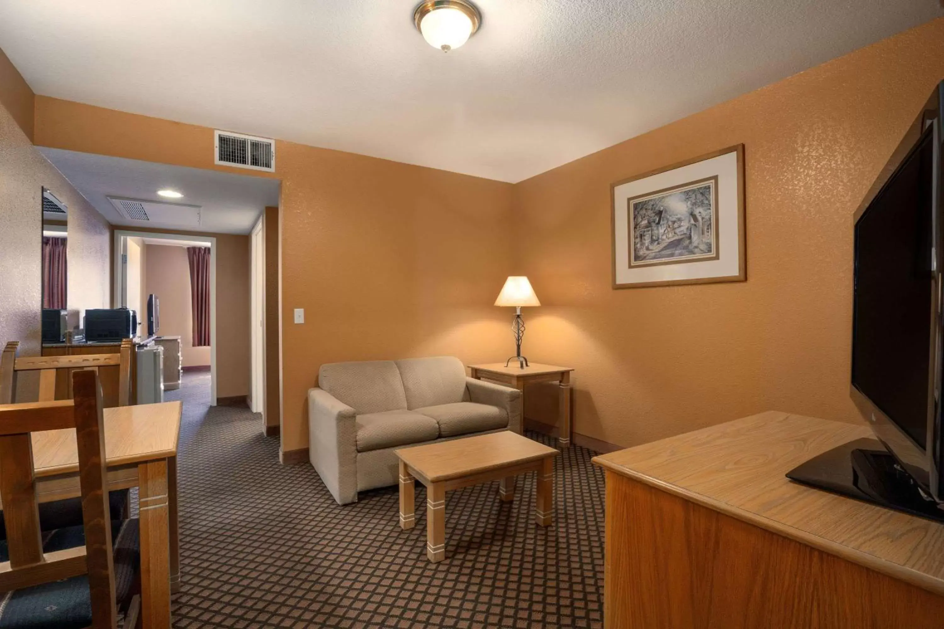 Photo of the whole room, Seating Area in Days Inn & Suites by Wyndham Surprise