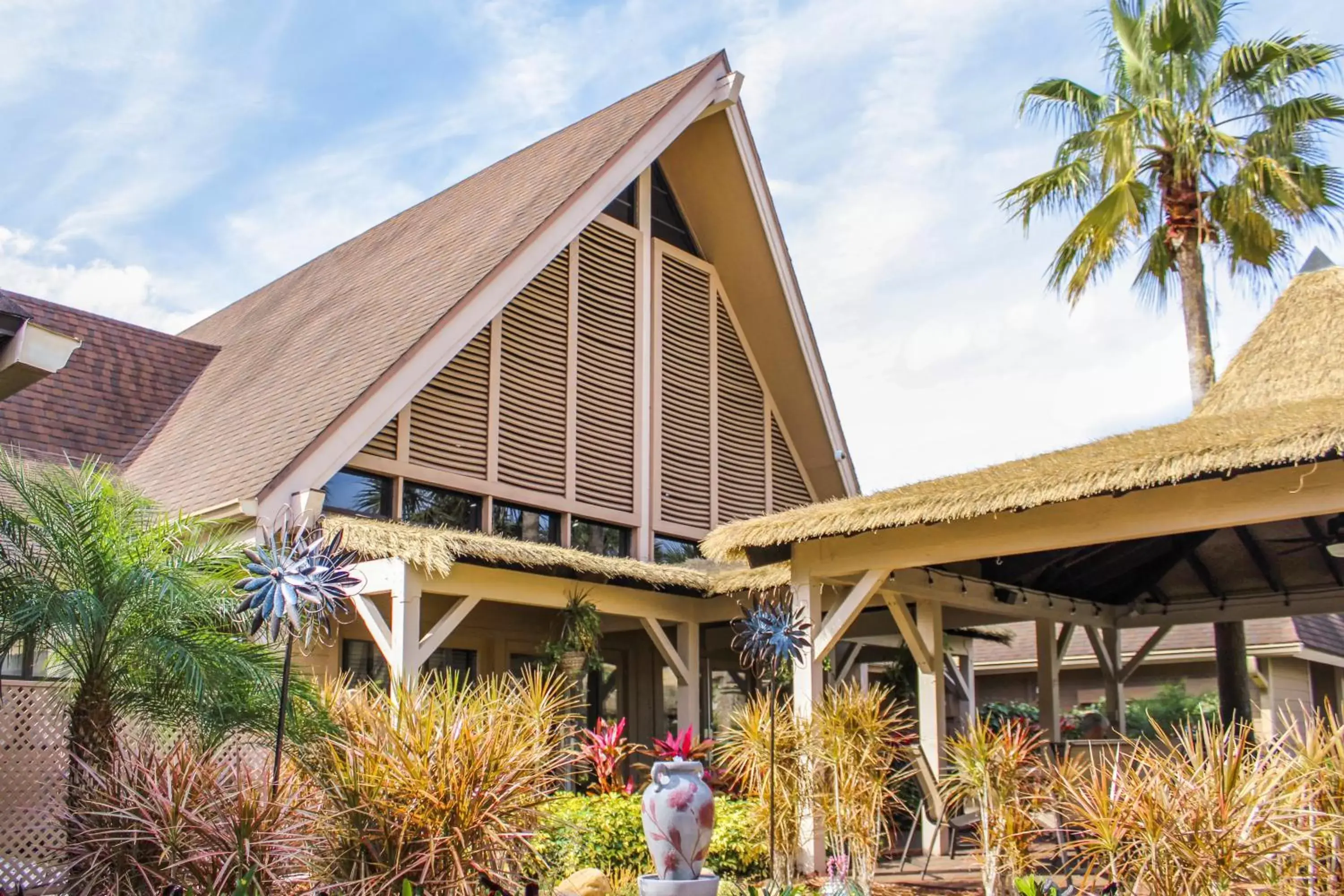 Property Building in Polynesian Isles Resort