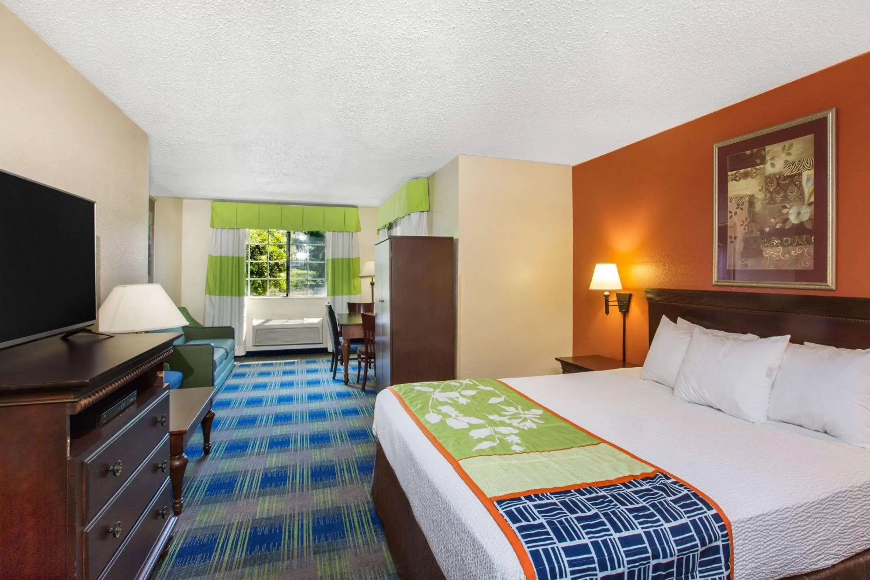 Photo of the whole room, Bed in Days Inn by Wyndham Fremont