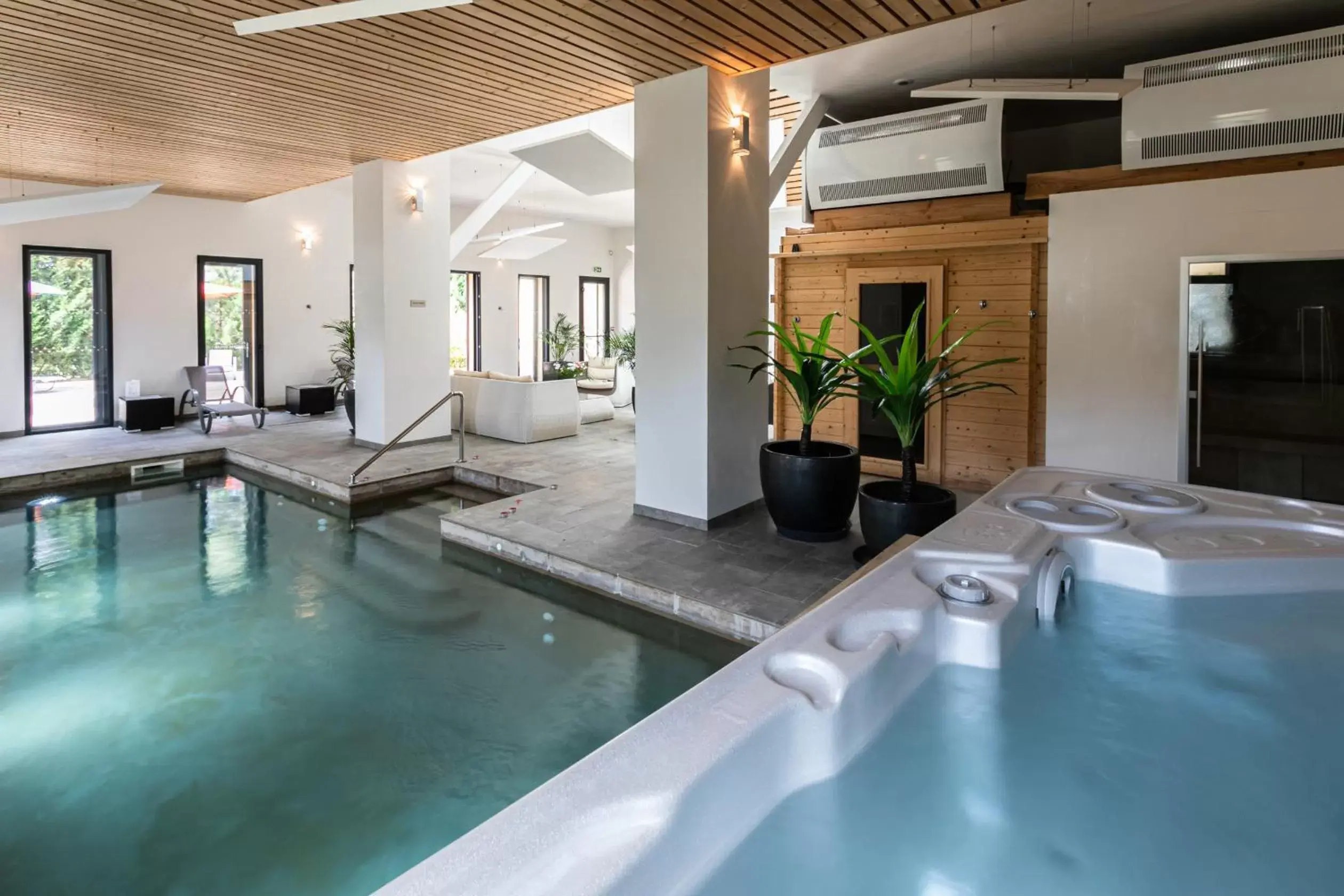 Sauna, Swimming Pool in Le Clos Saint Michel & Spa