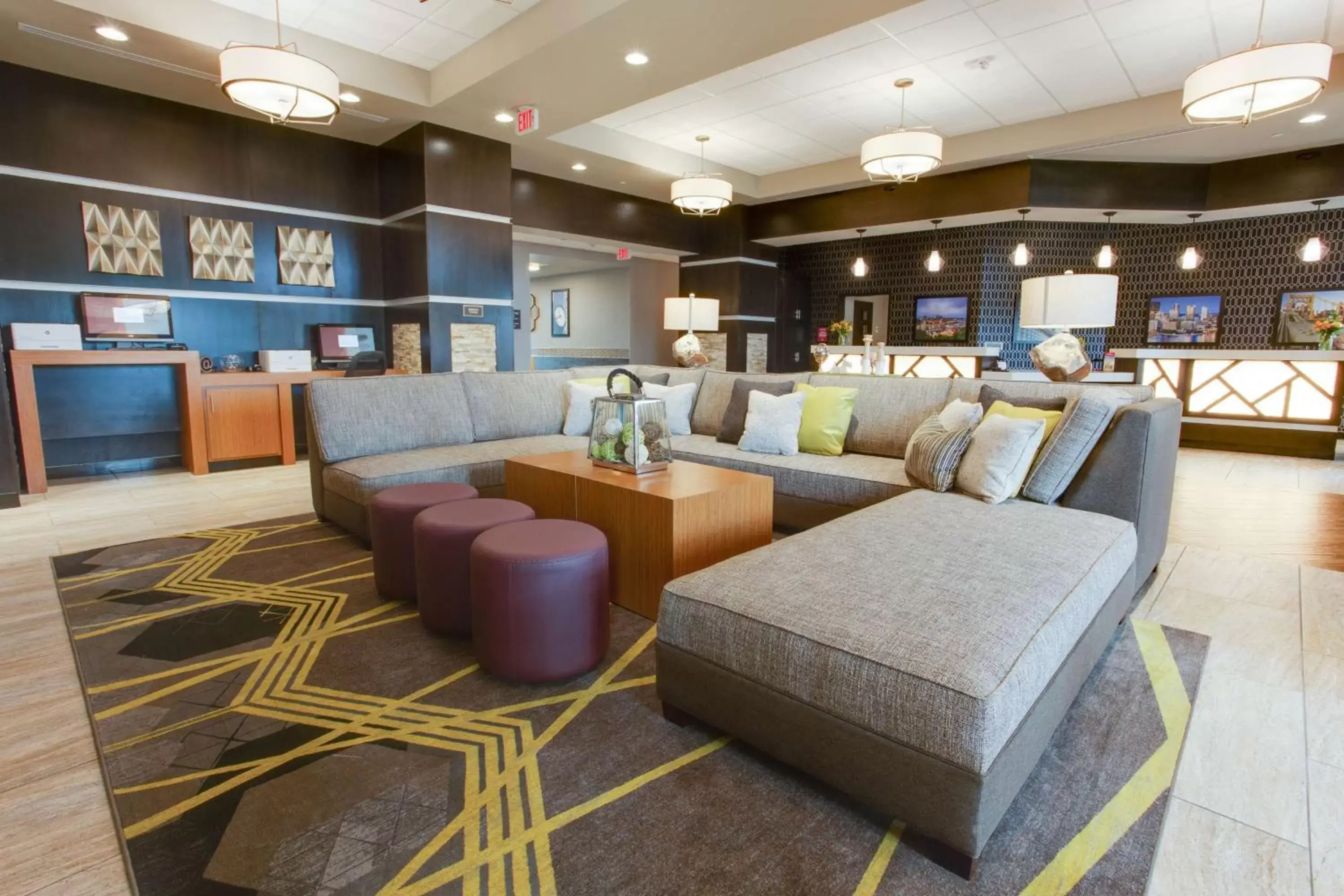 Lobby or reception in Drury Inn & Suites Pittsburgh Airport Settlers Ridge