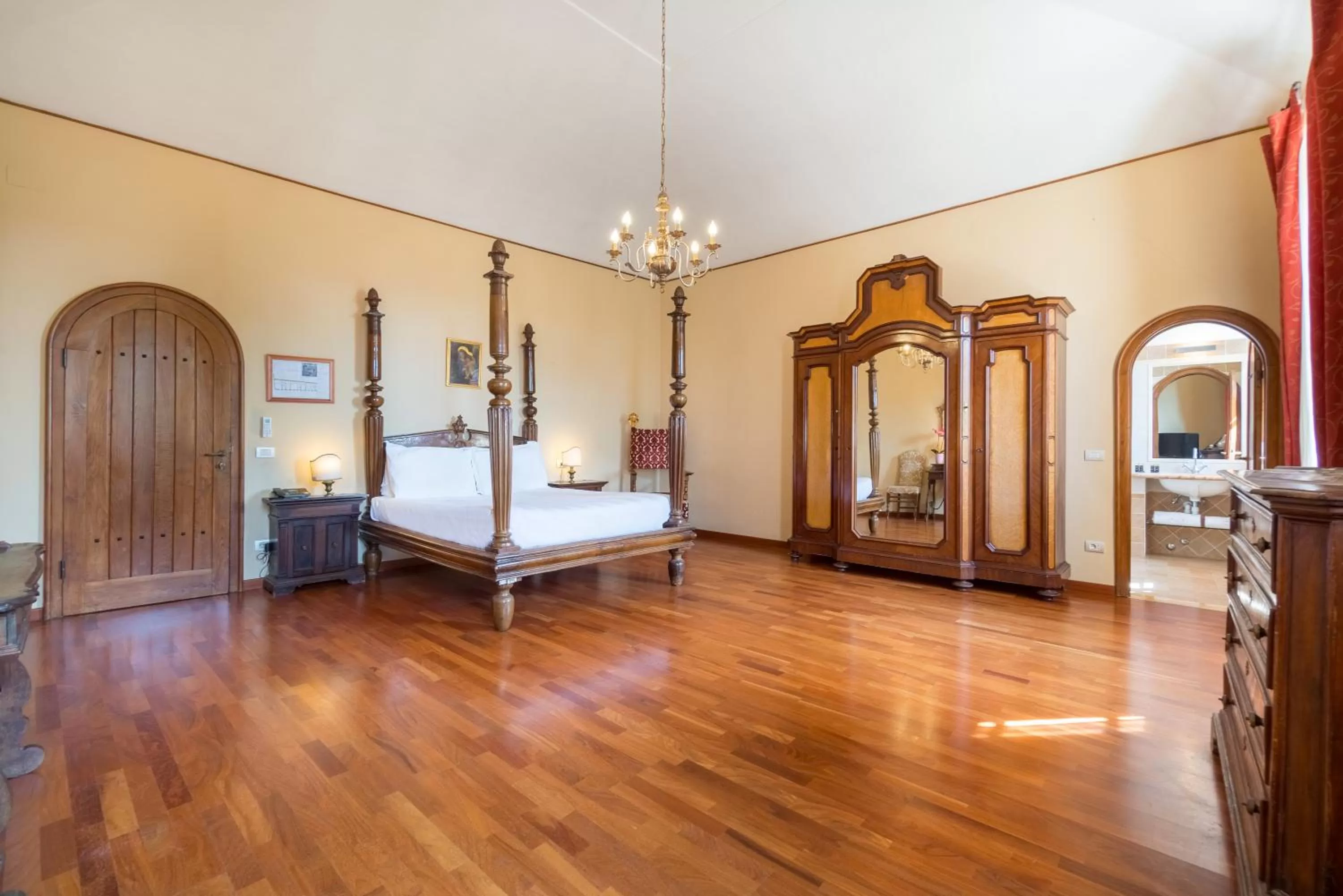 Bedroom, Bed in Certosa di Pontignano Residenza d'Epoca - Place of Charme