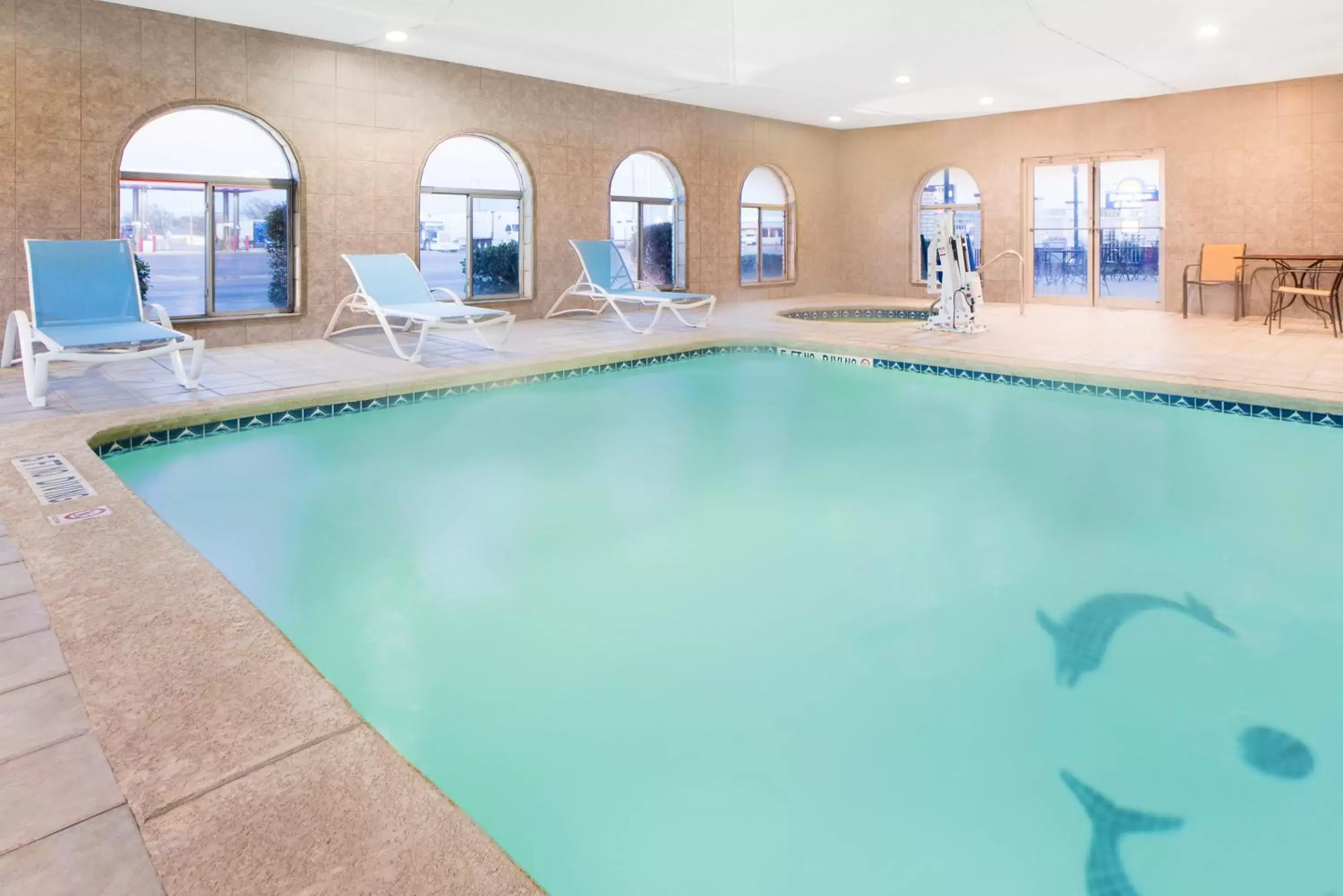 Sauna, Swimming Pool in Days Inn & Suites by Wyndham Dumas Sauna, Swimming Pool in Days Inn & Suites by Wyndham Dumas