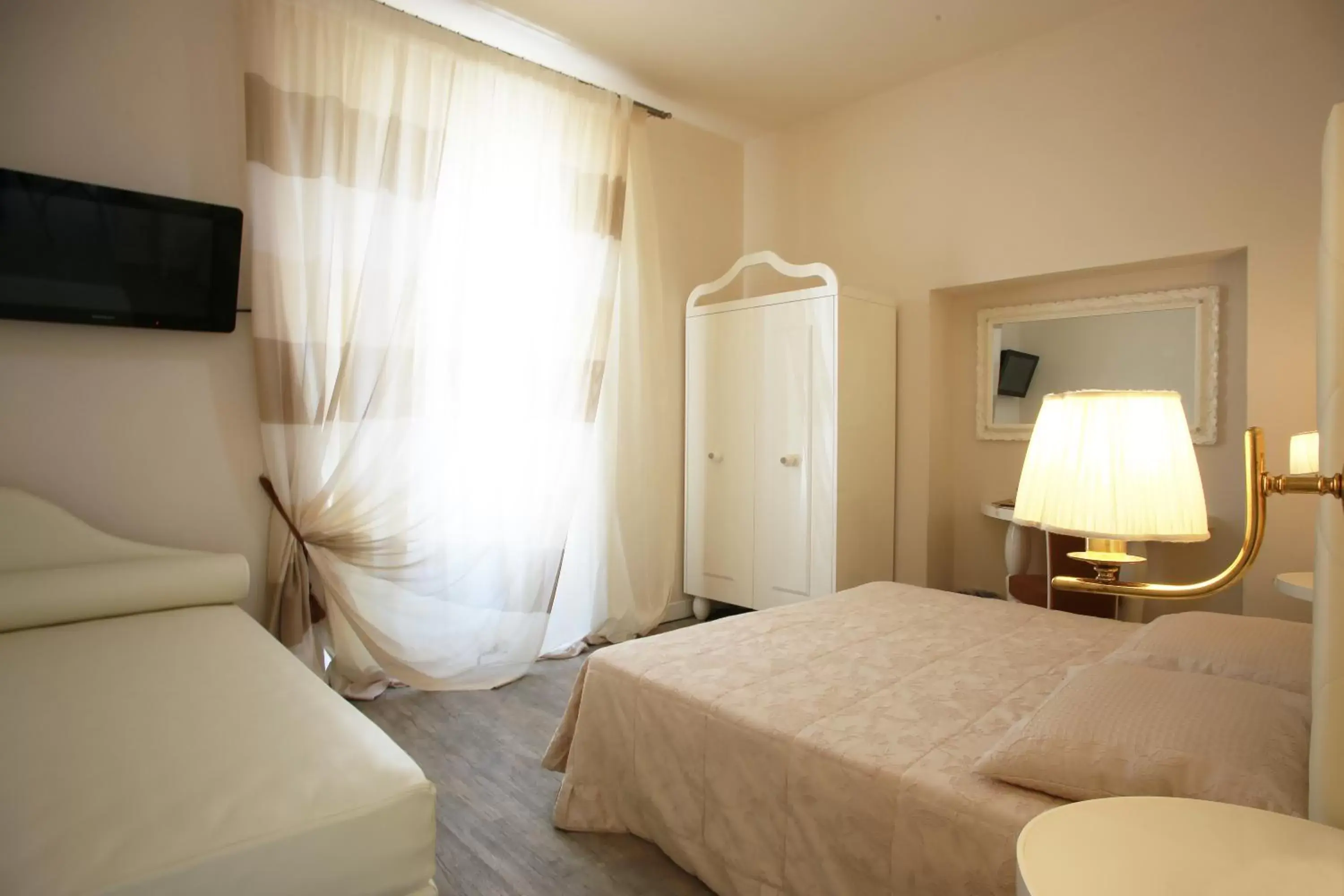 Bedroom, Bed in Hotel Columbia Wellness & Spa