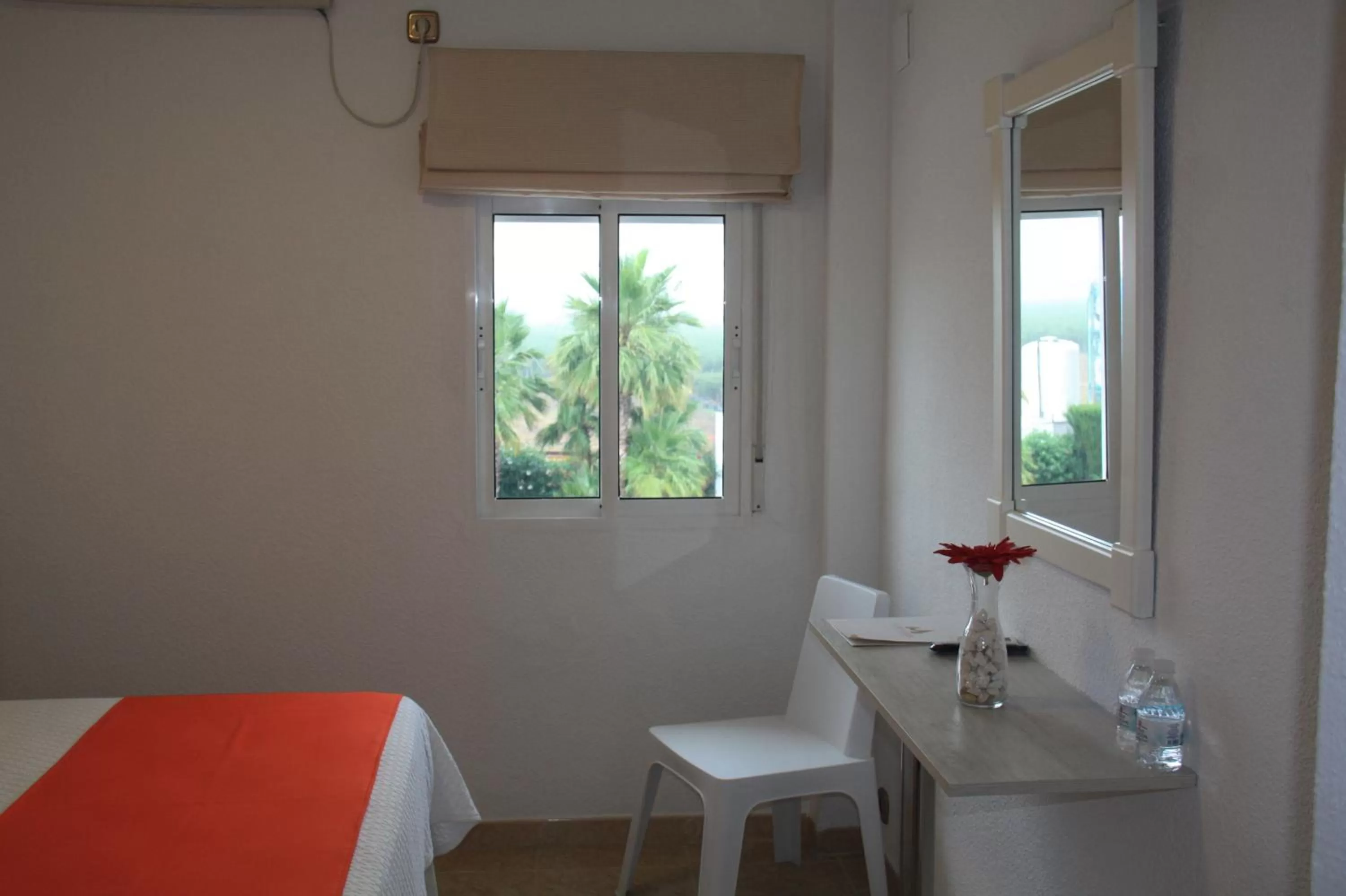 Photo of the whole room, Bed in Hacienda Guadalquivir