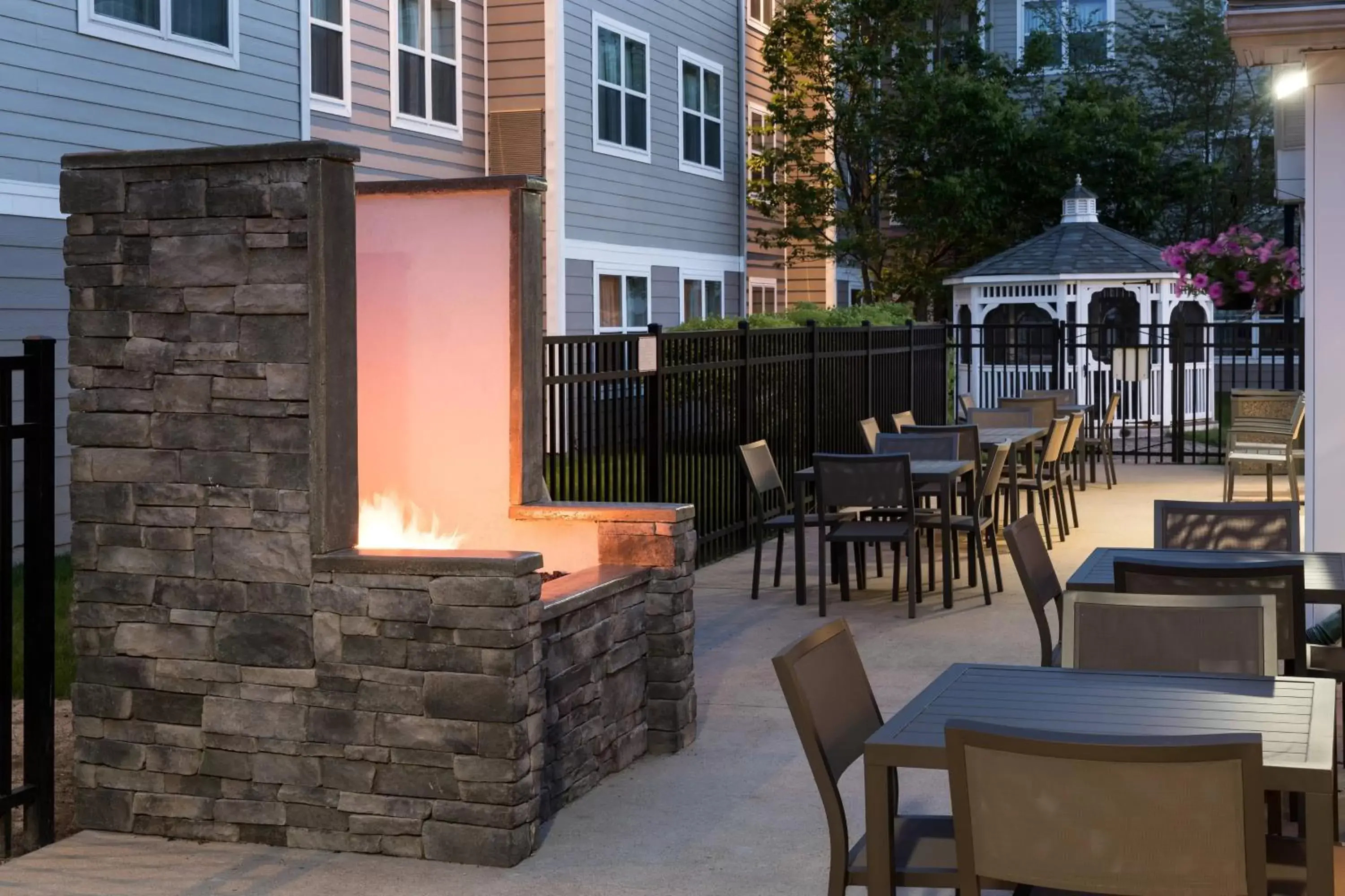 Property building, Restaurant/Places to Eat in Residence Inn Boston Westford