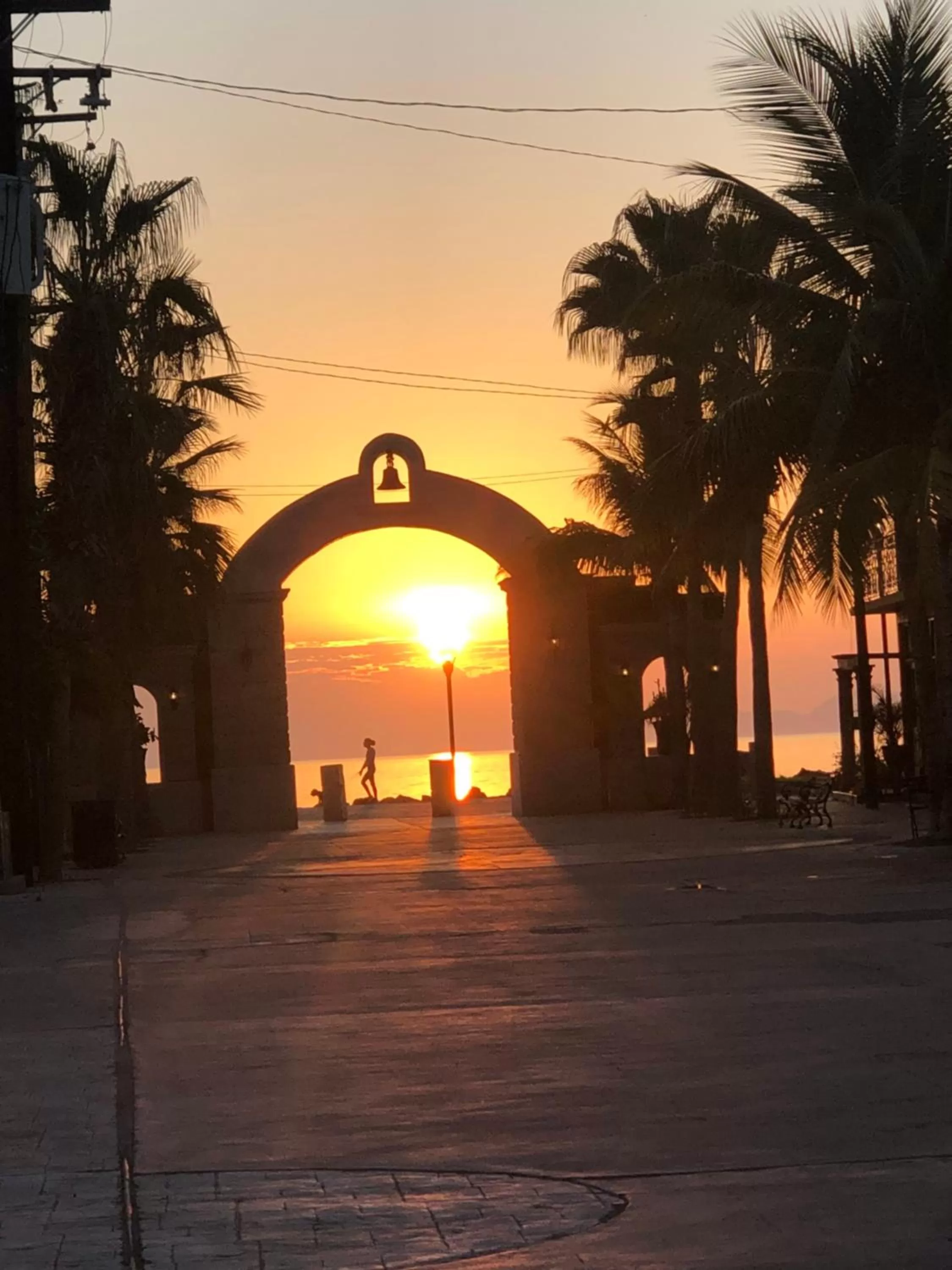 Sunrise/Sunset in Hotel 1697 Loreto