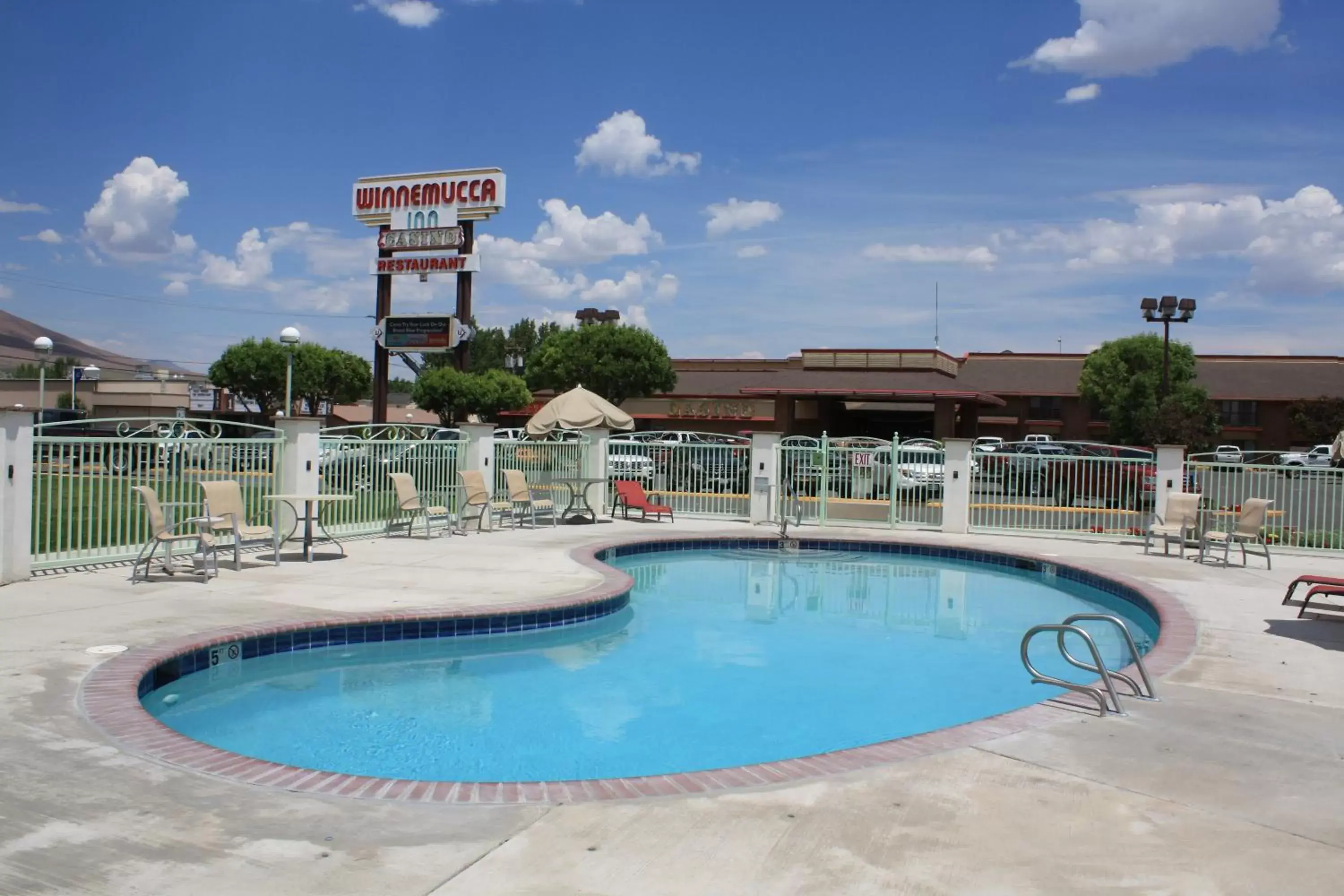 Swimming pool in Winnemucca Inn & Casino