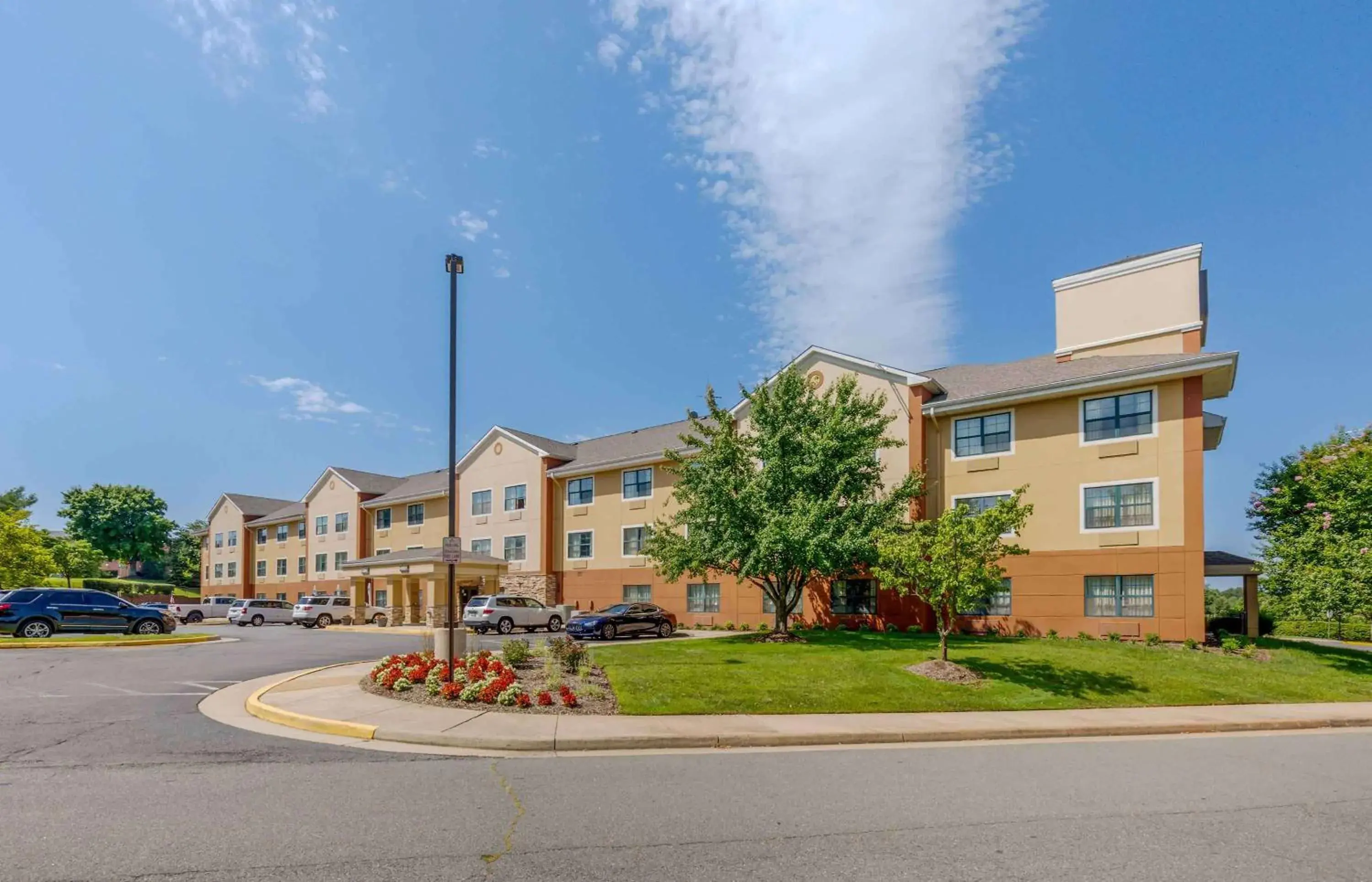 Property Building in Extended Stay America Suites - Washington, DC - Sterling