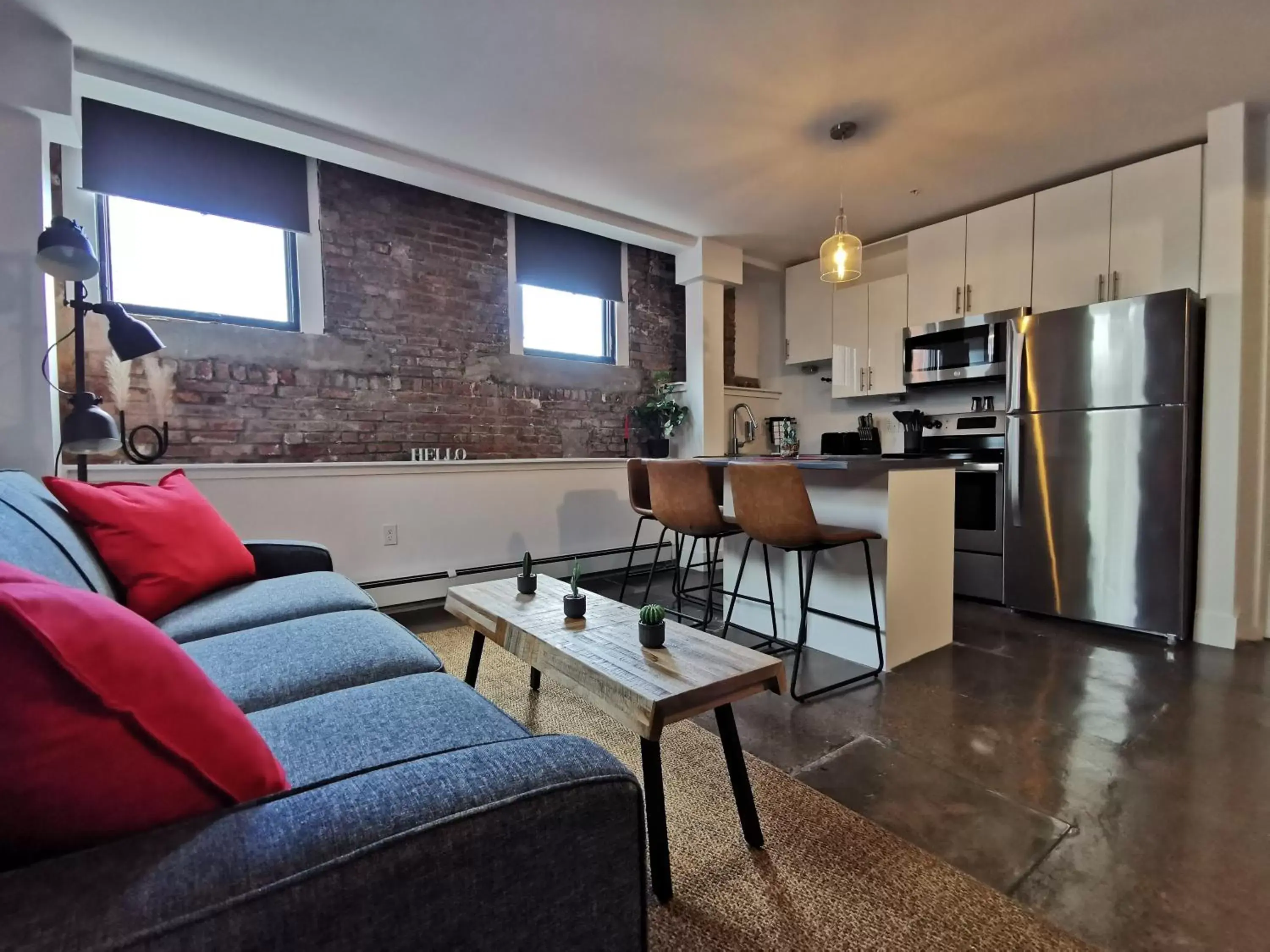 Kitchen or kitchenette, Seating Area in Cameo Hotel and Suites