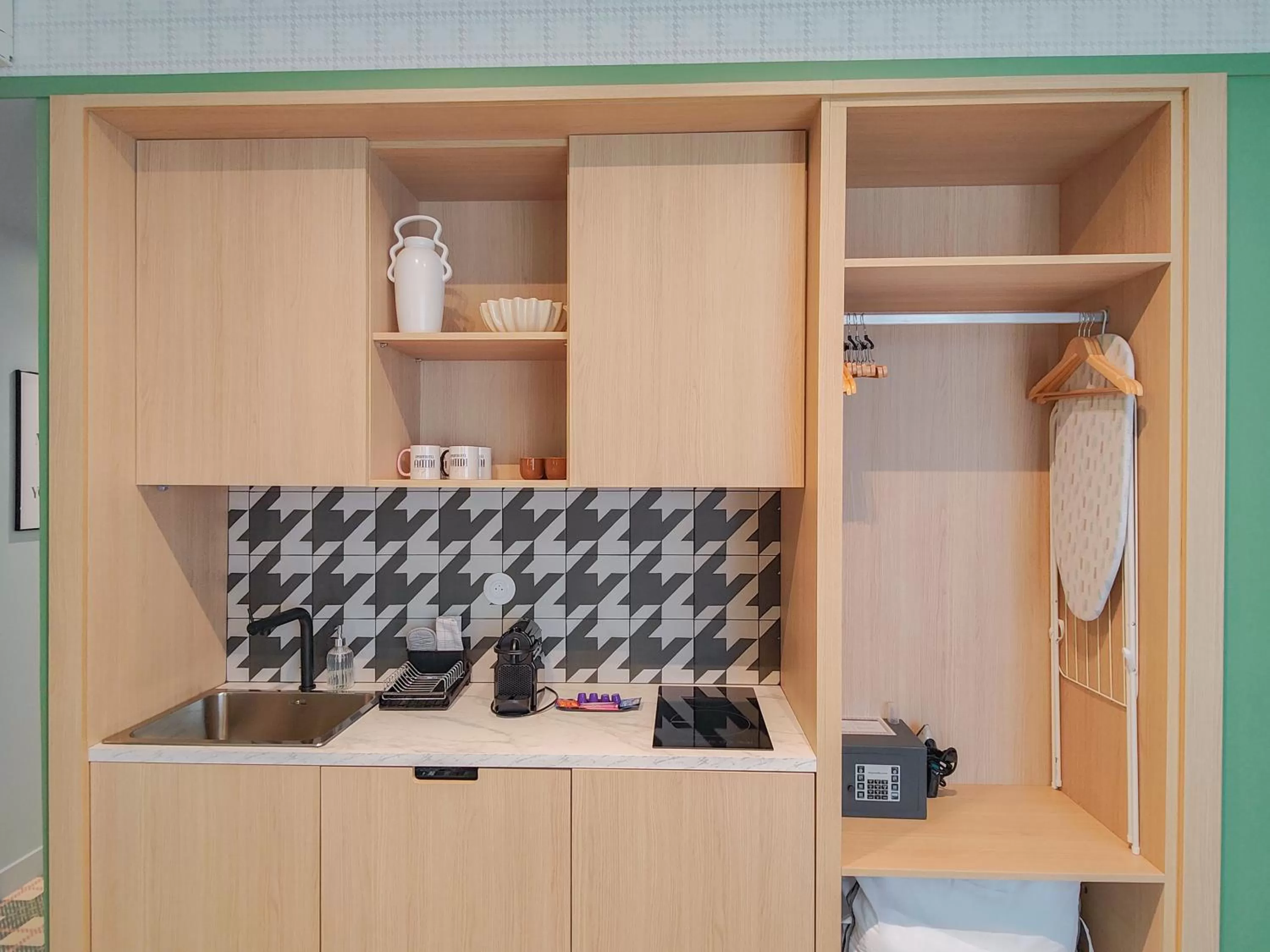 Kitchen or kitchenette in Hotel Aparthotel AMMI Nice Lafayette