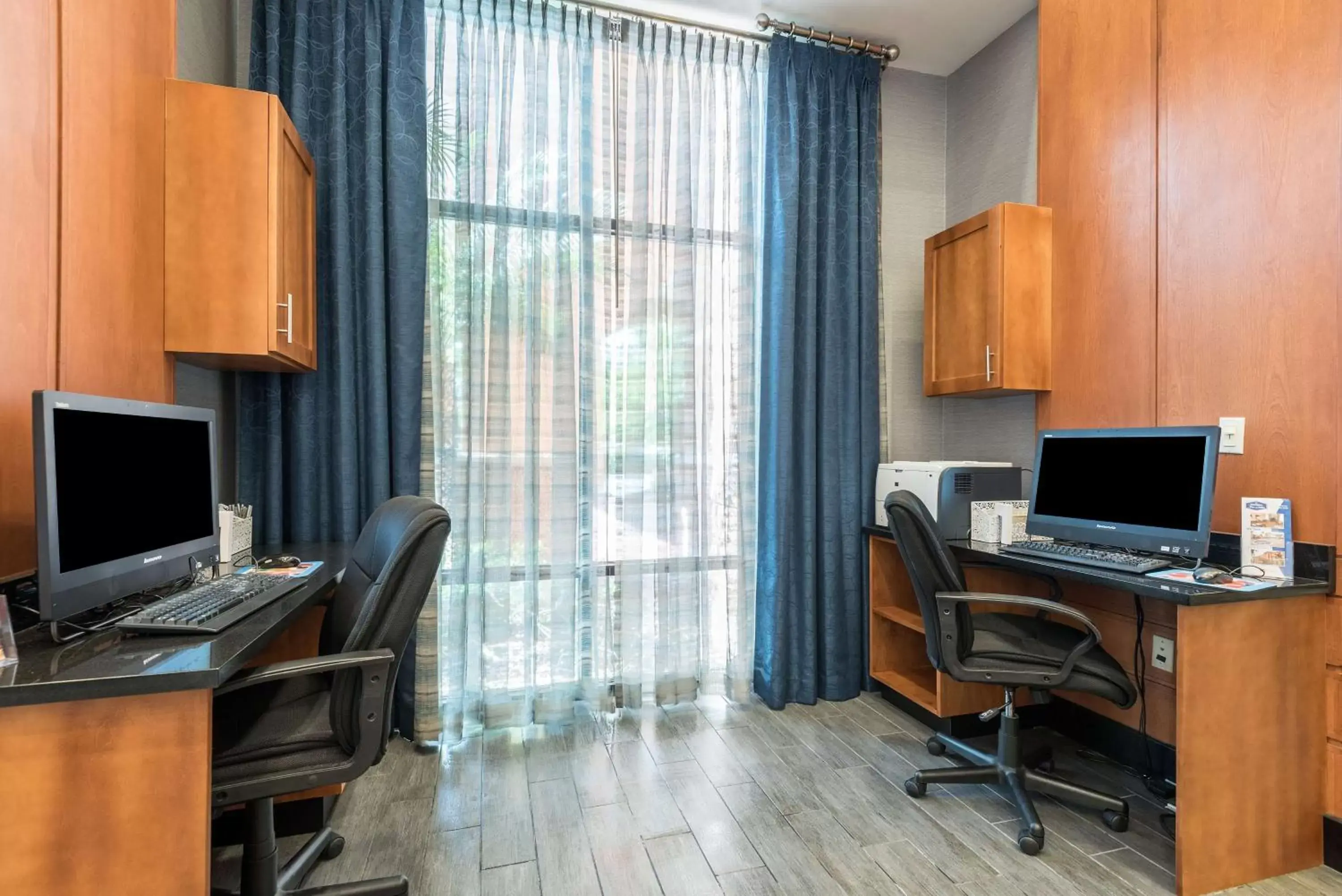 Business facilities, TV/Entertainment Center in Hampton Inn & Suites Orlando-South Lake Buena Vista