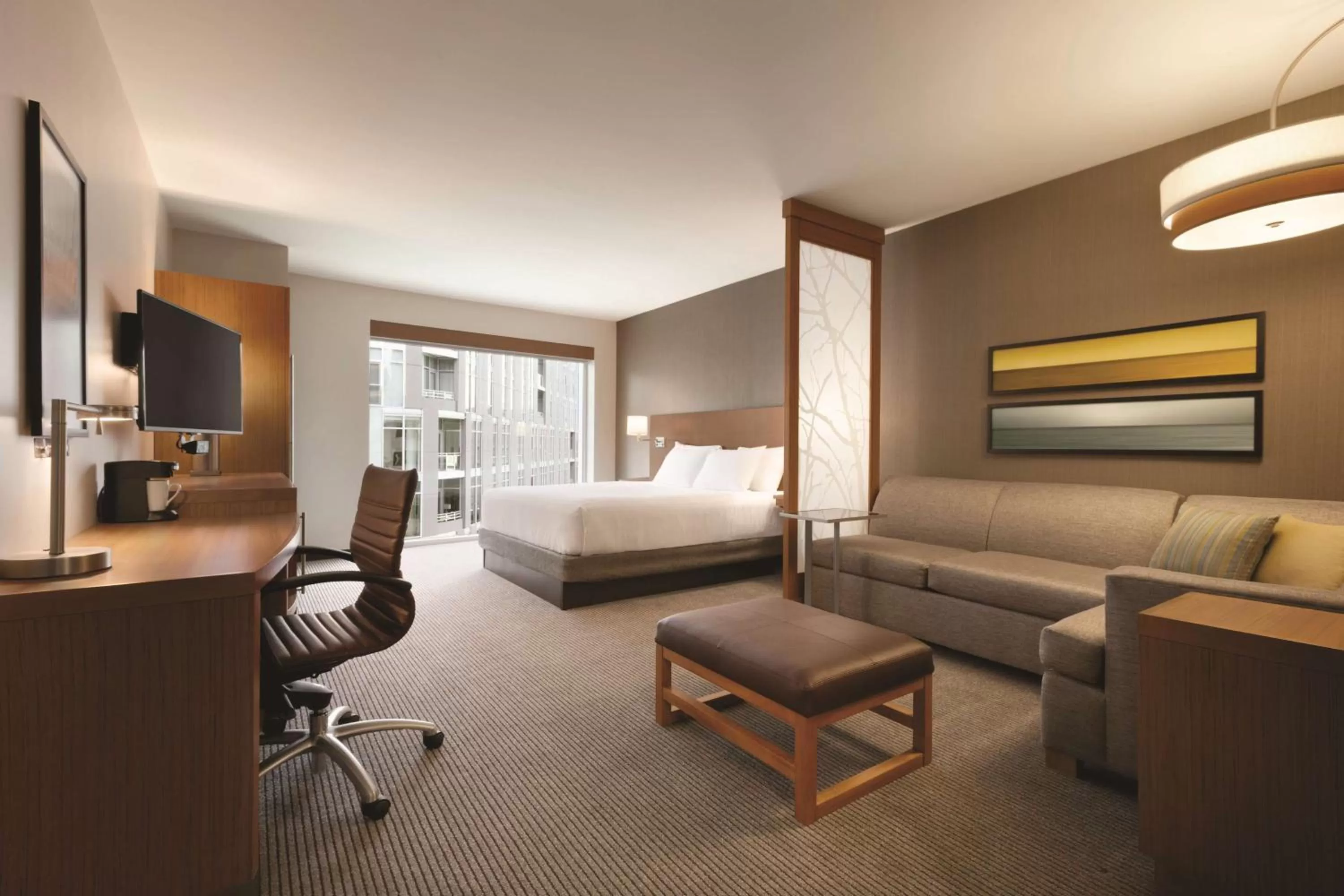 Photo of the whole room, Bed in Hyatt Place Washington DC/Georgetown/West End